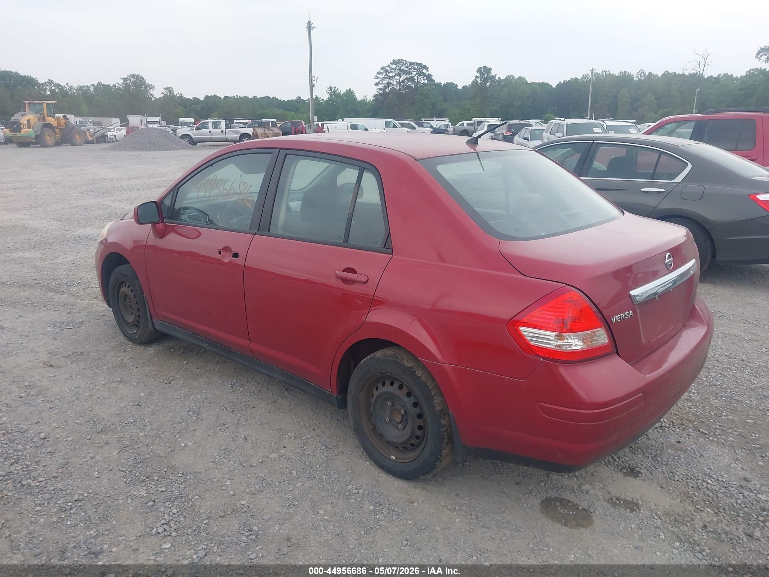 2011 Nissan Versa 1.8s Red vin: 3N1BC1AP0BL419086