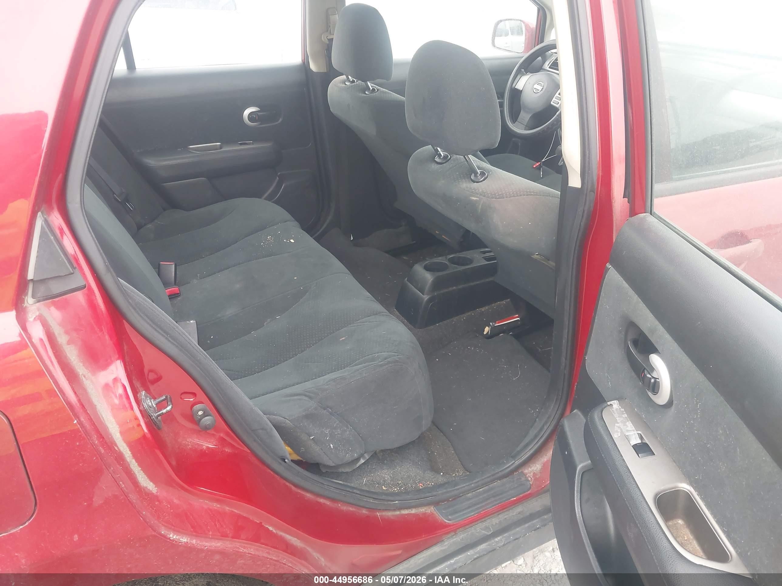 2011 Nissan Versa 1.8s Red vin: 3N1BC1AP0BL419086