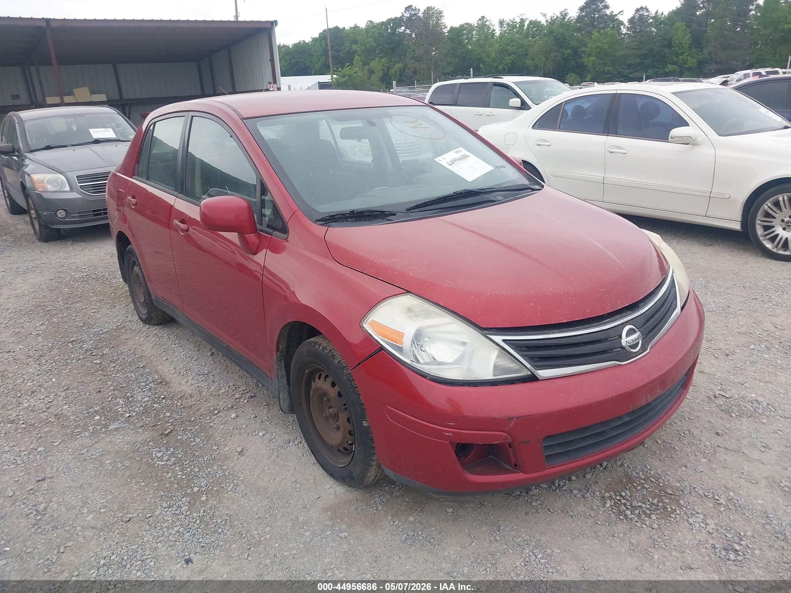 2011 Nissan Versa 1.8s Red vin: 3N1BC1AP0BL419086