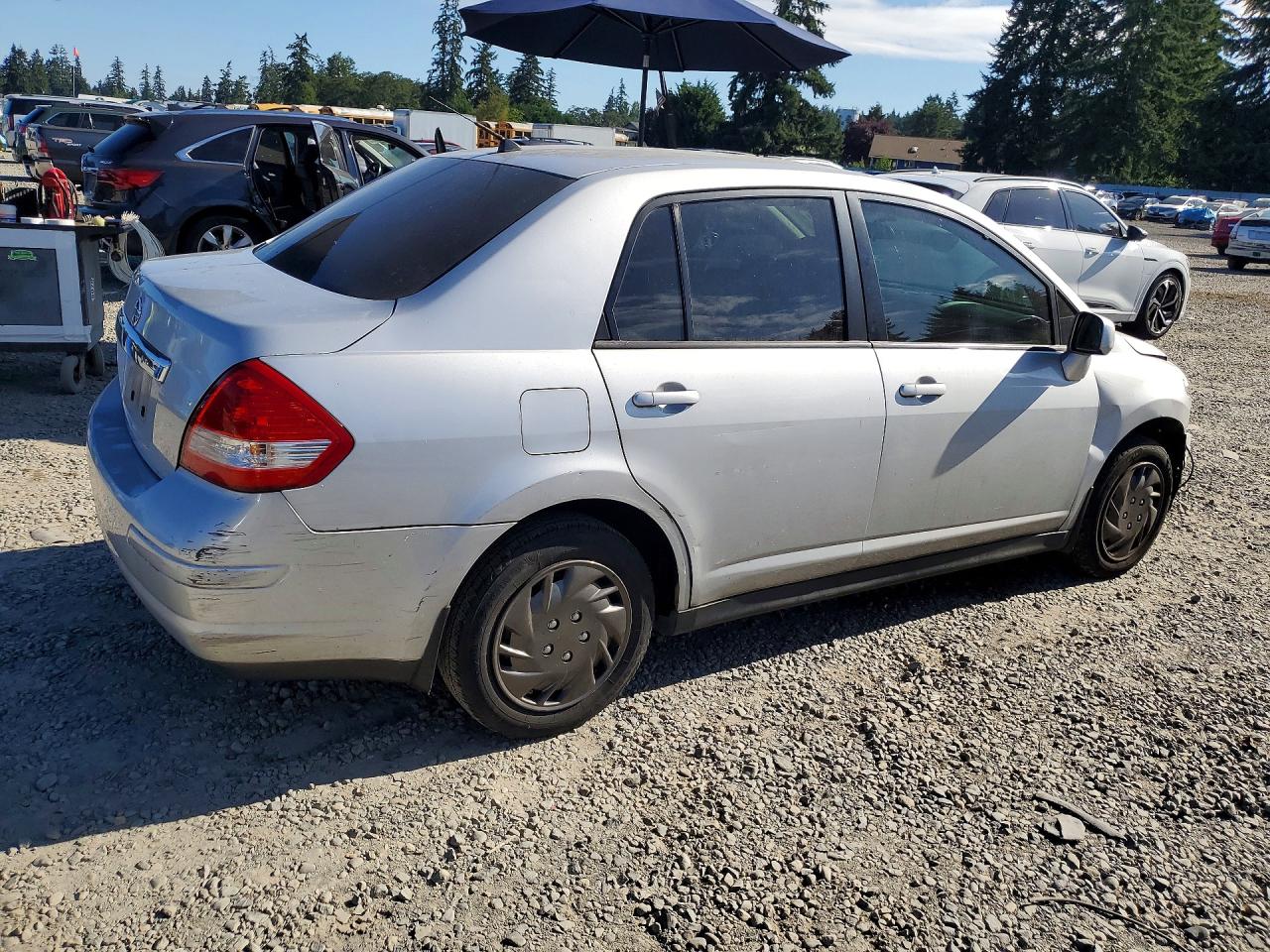 2010 Nissan Versa 1.8 S Серебряный vin: 3N1BC1AP1AL366395
