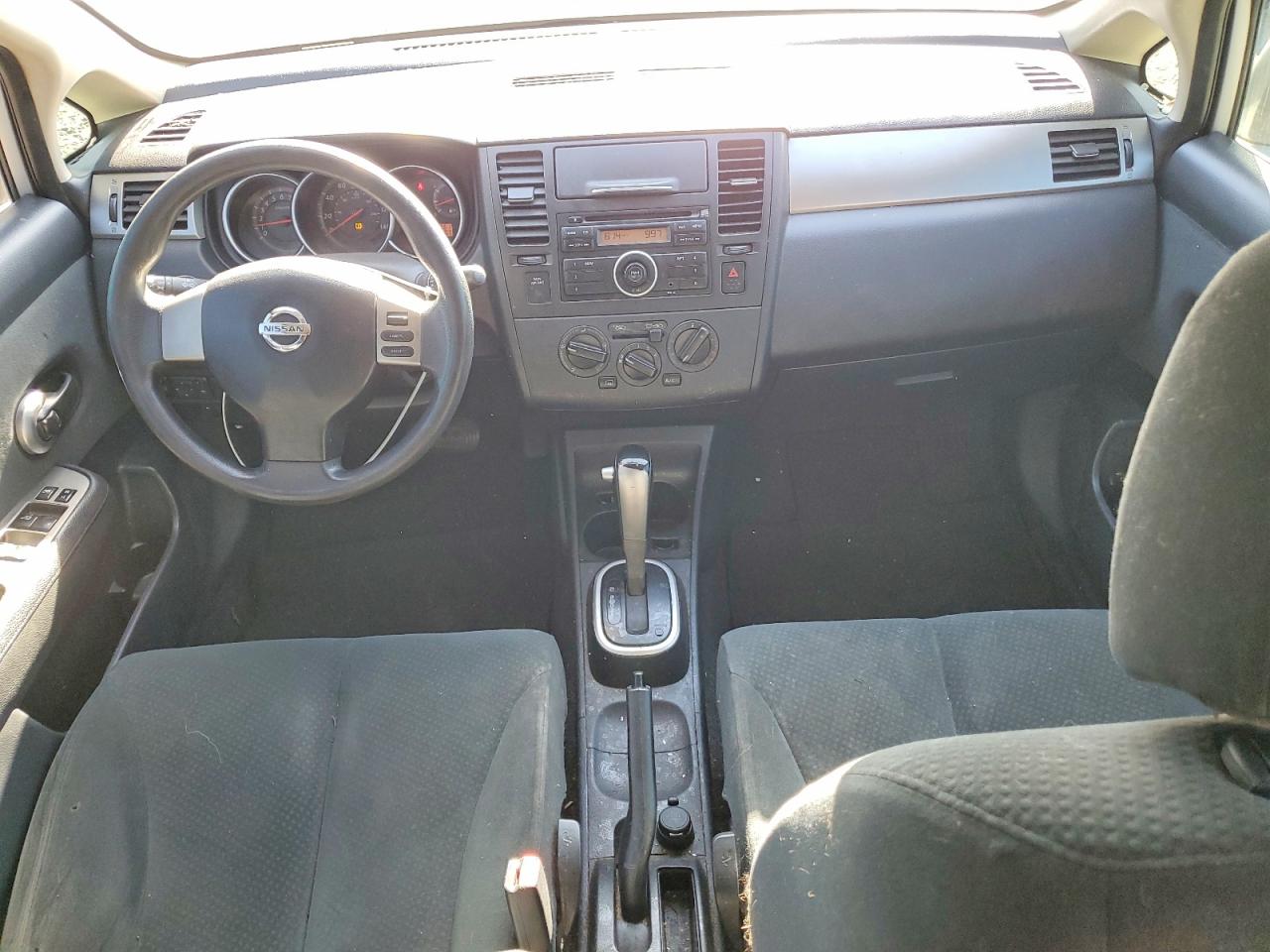 2010 Nissan Versa 1.8 S Серебряный vin: 3N1BC1AP1AL366395