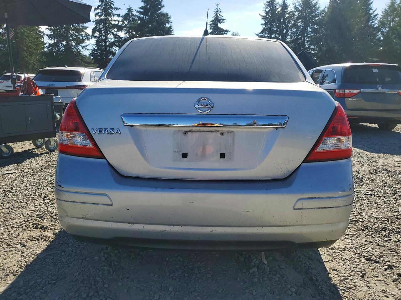 2010 Nissan Versa 1.8 S Серебряный vin: 3N1BC1AP1AL366395