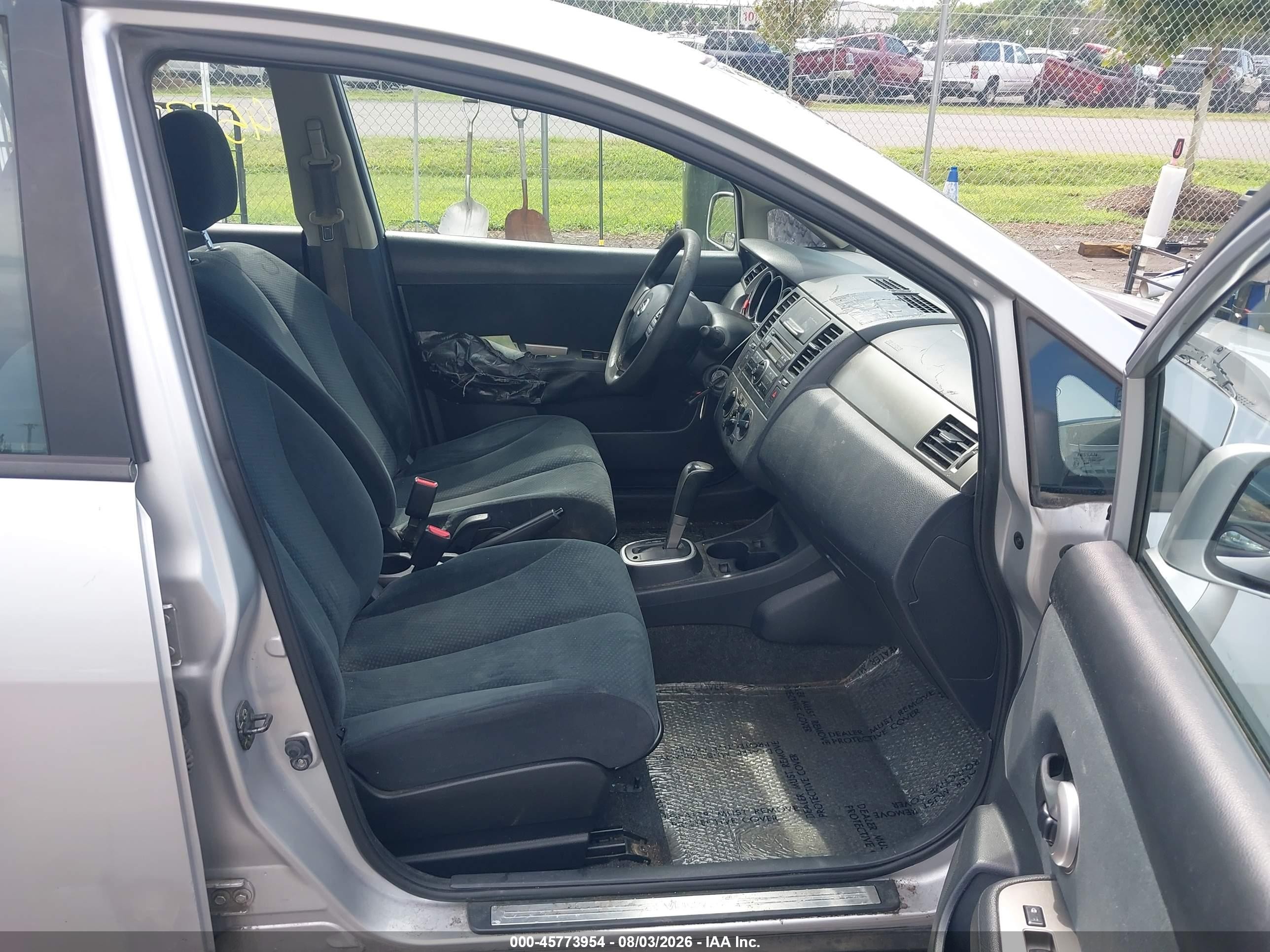 2010 Nissan Versa 1.8s Серебряный vin: 3N1BC1AP1AL380314