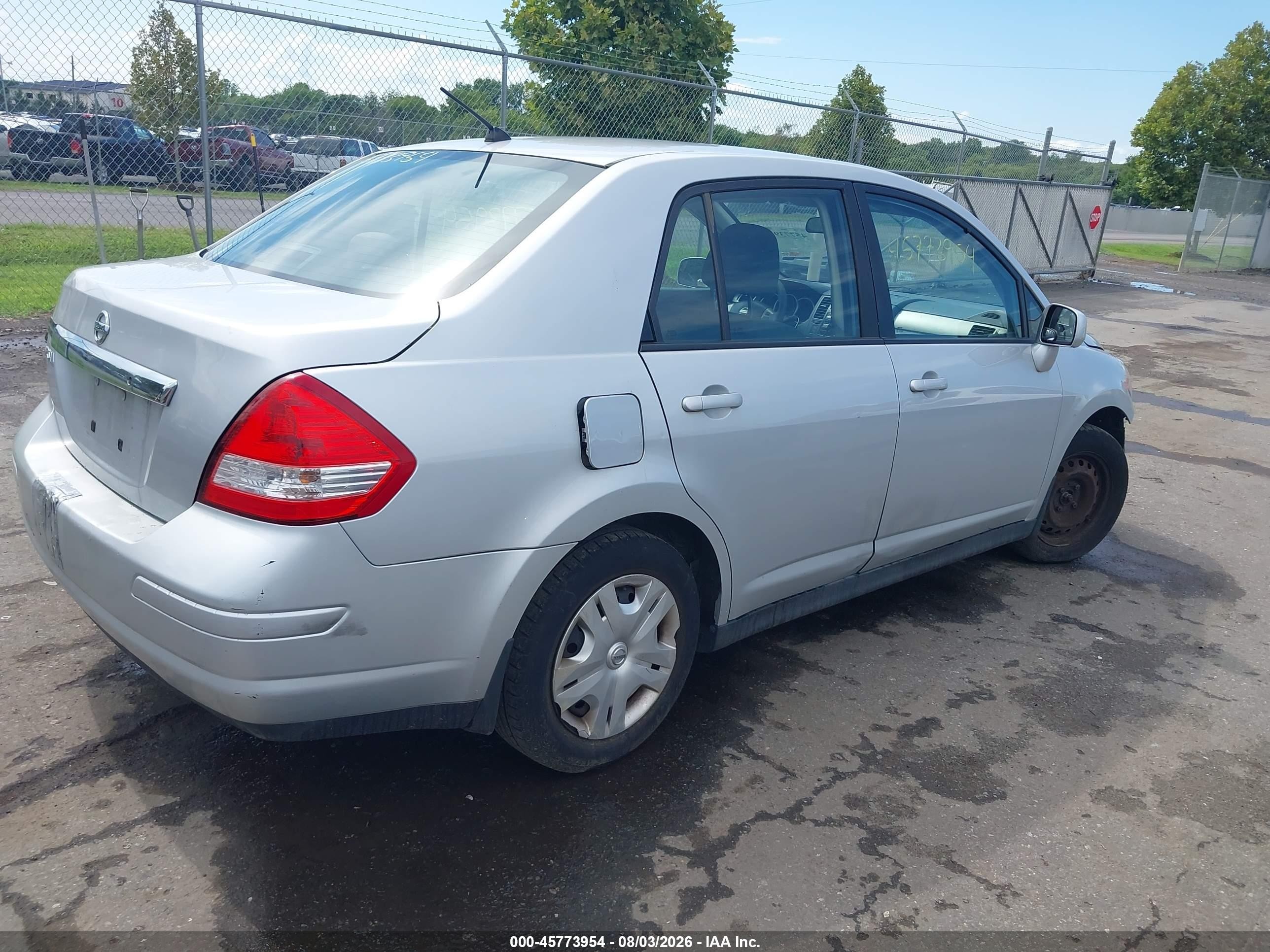 2010 Nissan Versa 1.8s Серебряный vin: 3N1BC1AP1AL380314