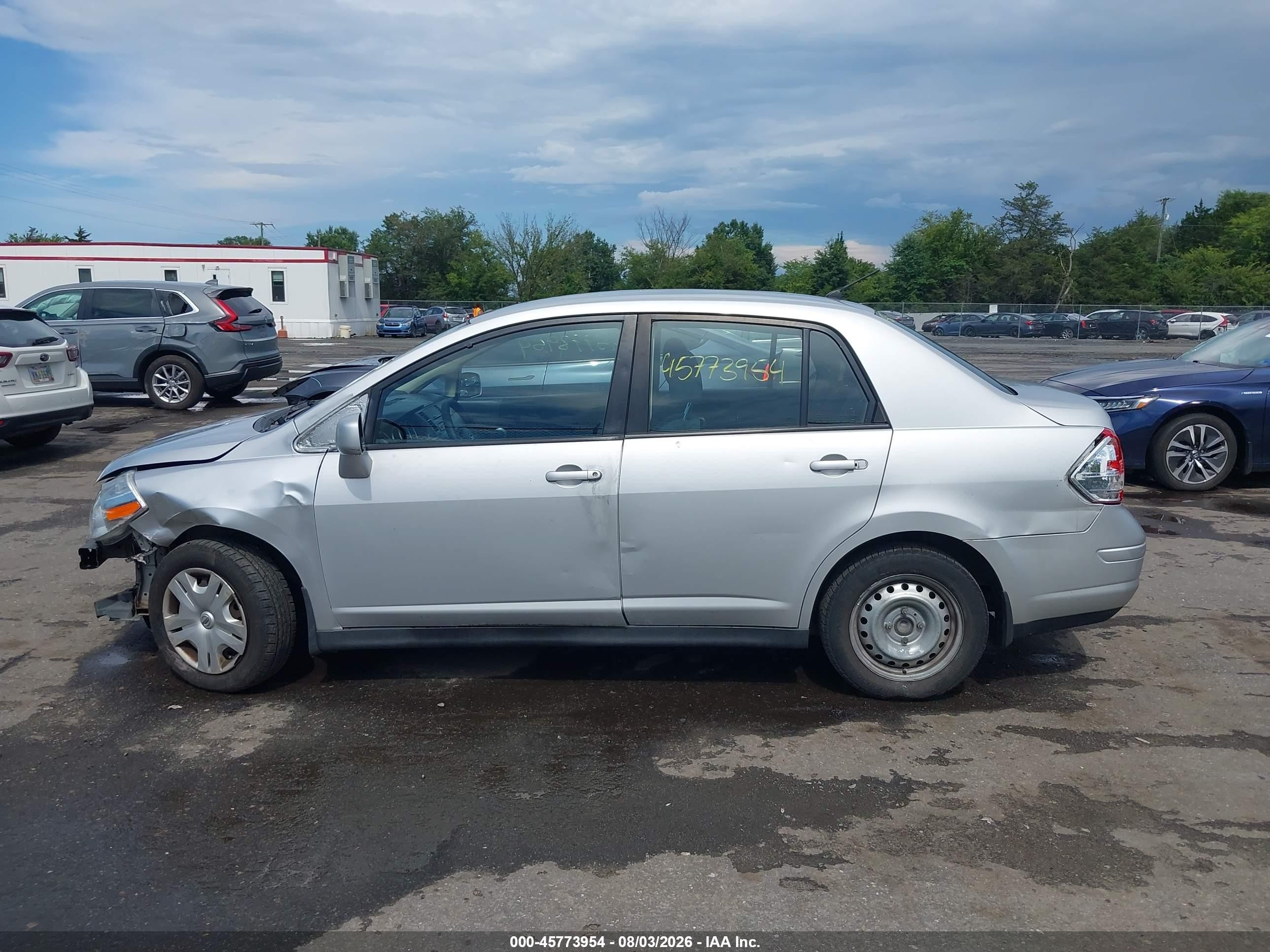 2010 Nissan Versa 1.8s Серебряный vin: 3N1BC1AP1AL380314