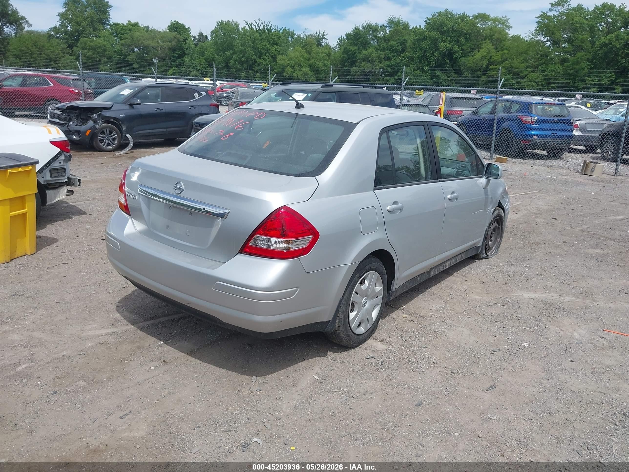 2010 Nissan Versa 1.8s Серебряный vin: 3N1BC1AP1AL448336