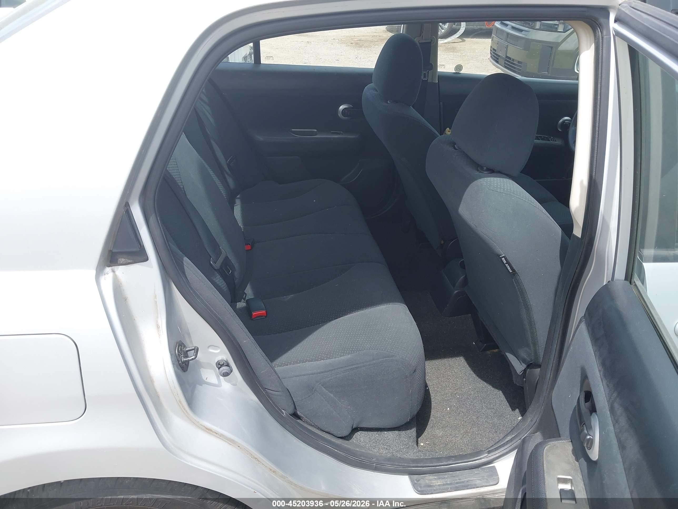 2010 Nissan Versa 1.8s Серебряный vin: 3N1BC1AP1AL448336