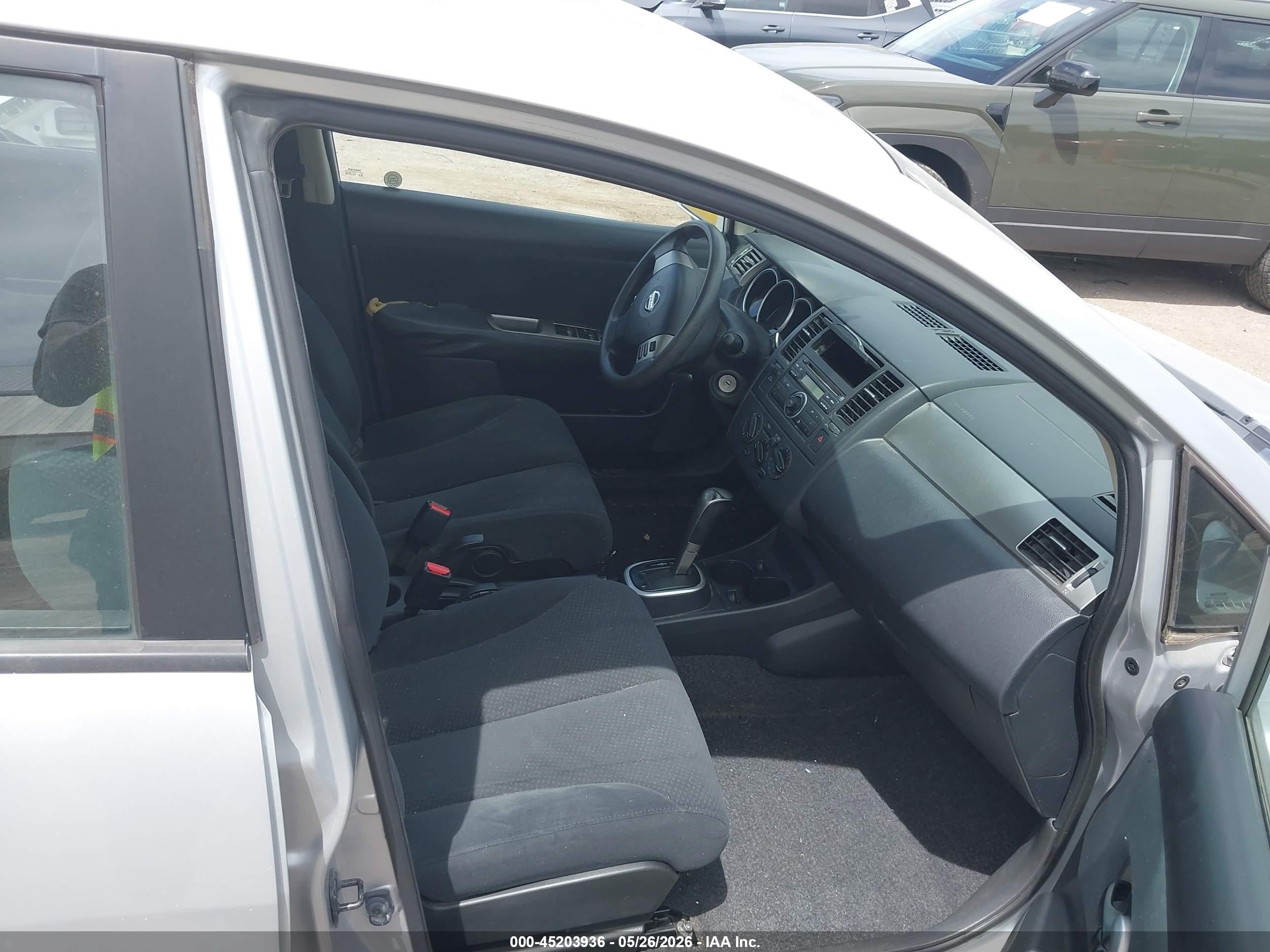 2010 Nissan Versa 1.8s Серебряный vin: 3N1BC1AP1AL448336