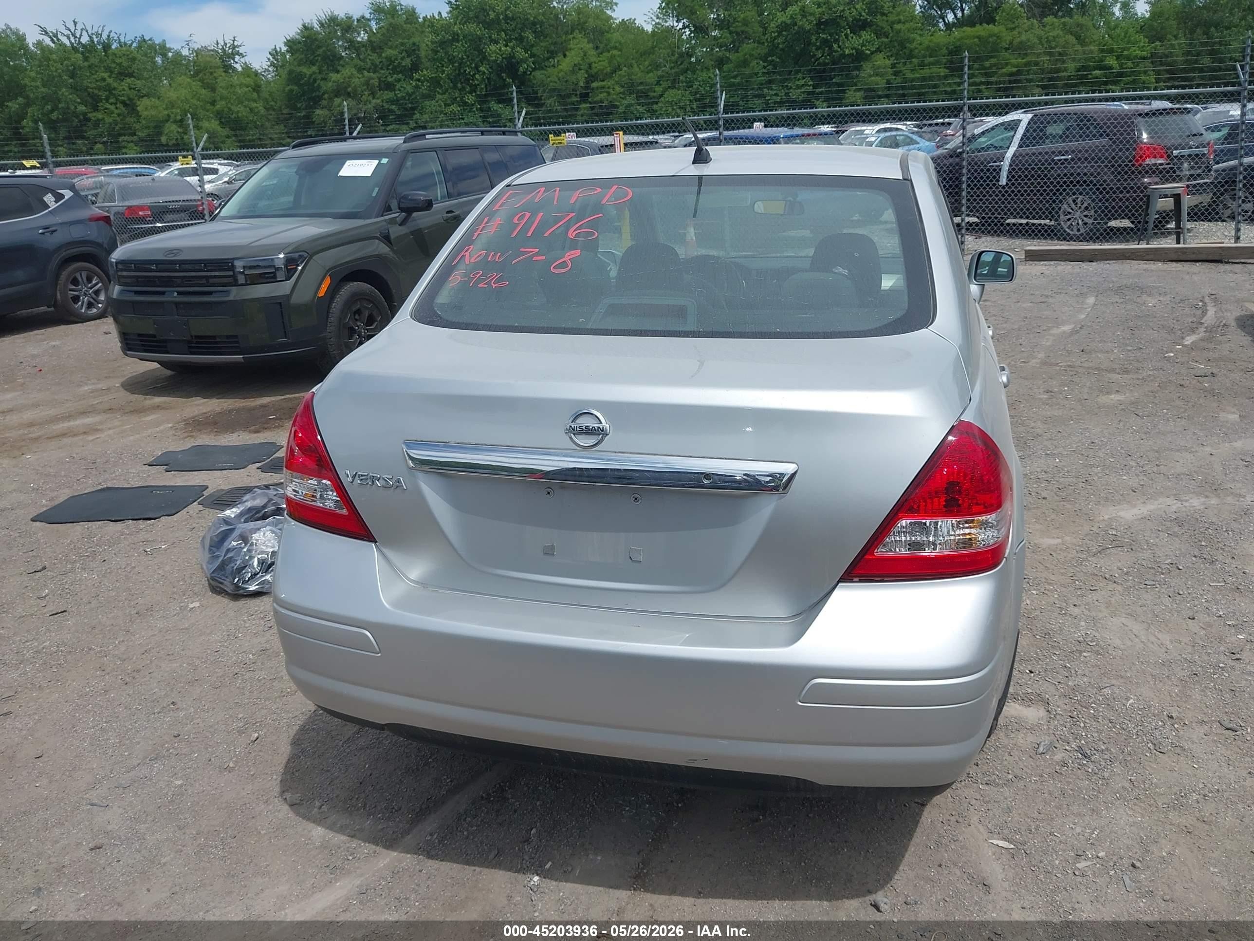 2010 Nissan Versa 1.8s Серебряный vin: 3N1BC1AP1AL448336