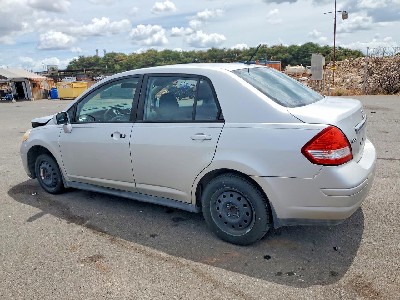 2010 Nissan Versa 1.8 S Серебряный vin: 3N1BC1AP1AL464651