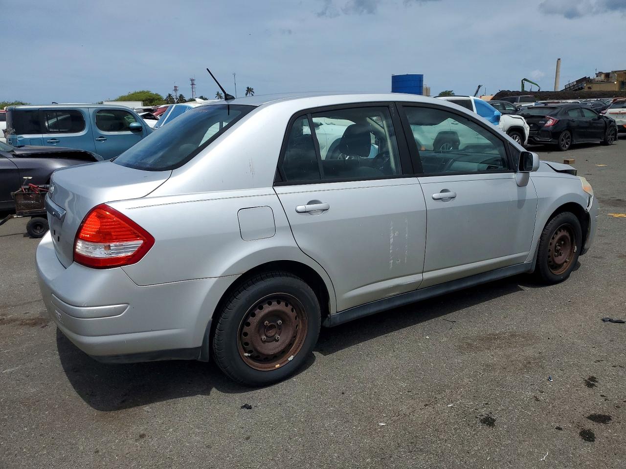 2010 Nissan Versa 1.8 S Серебряный vin: 3N1BC1AP1AL464651