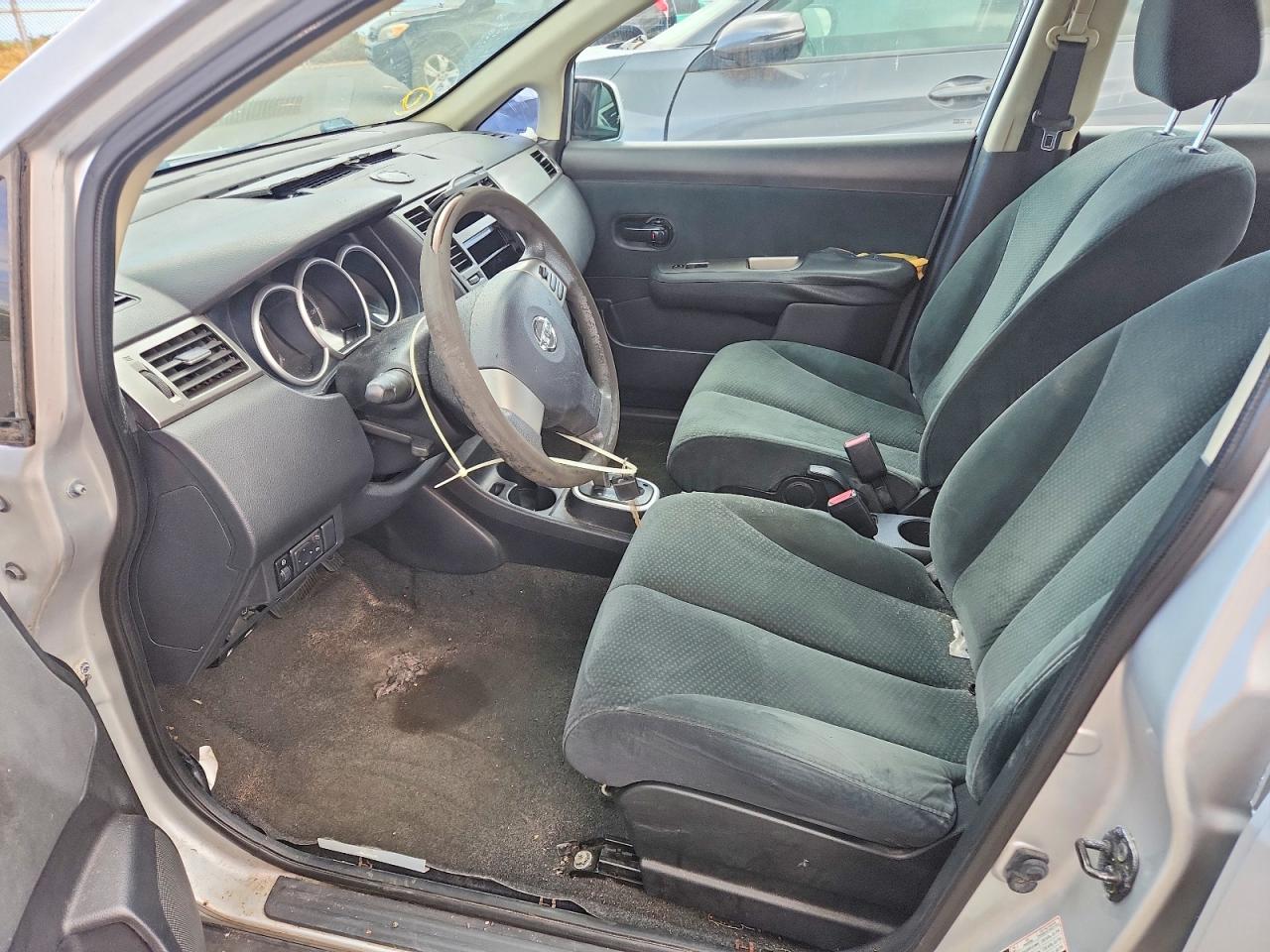 2010 Nissan Versa 1.8 S Серебряный vin: 3N1BC1AP1AL464651