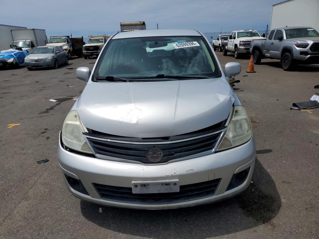 2010 Nissan Versa 1.8 S Серебряный vin: 3N1BC1AP1AL464651
