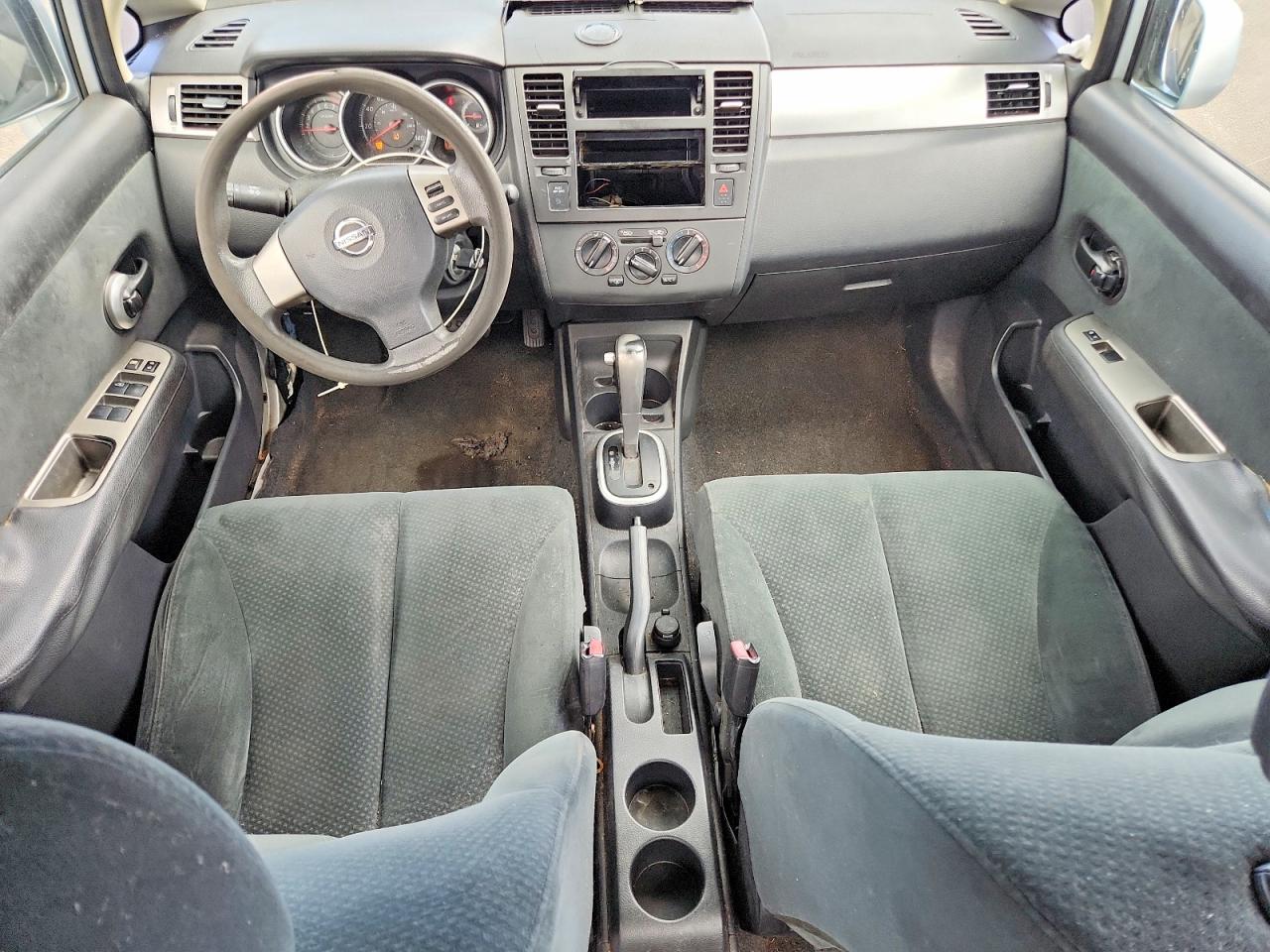 2010 Nissan Versa 1.8 S Серебряный vin: 3N1BC1AP1AL464651