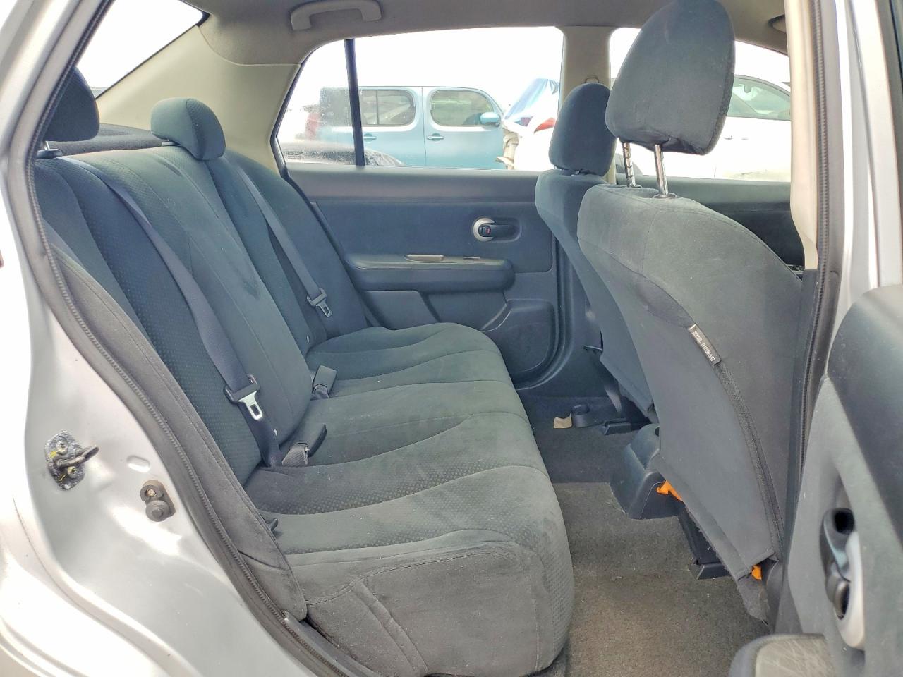2010 Nissan Versa 1.8 S Серебряный vin: 3N1BC1AP1AL464651