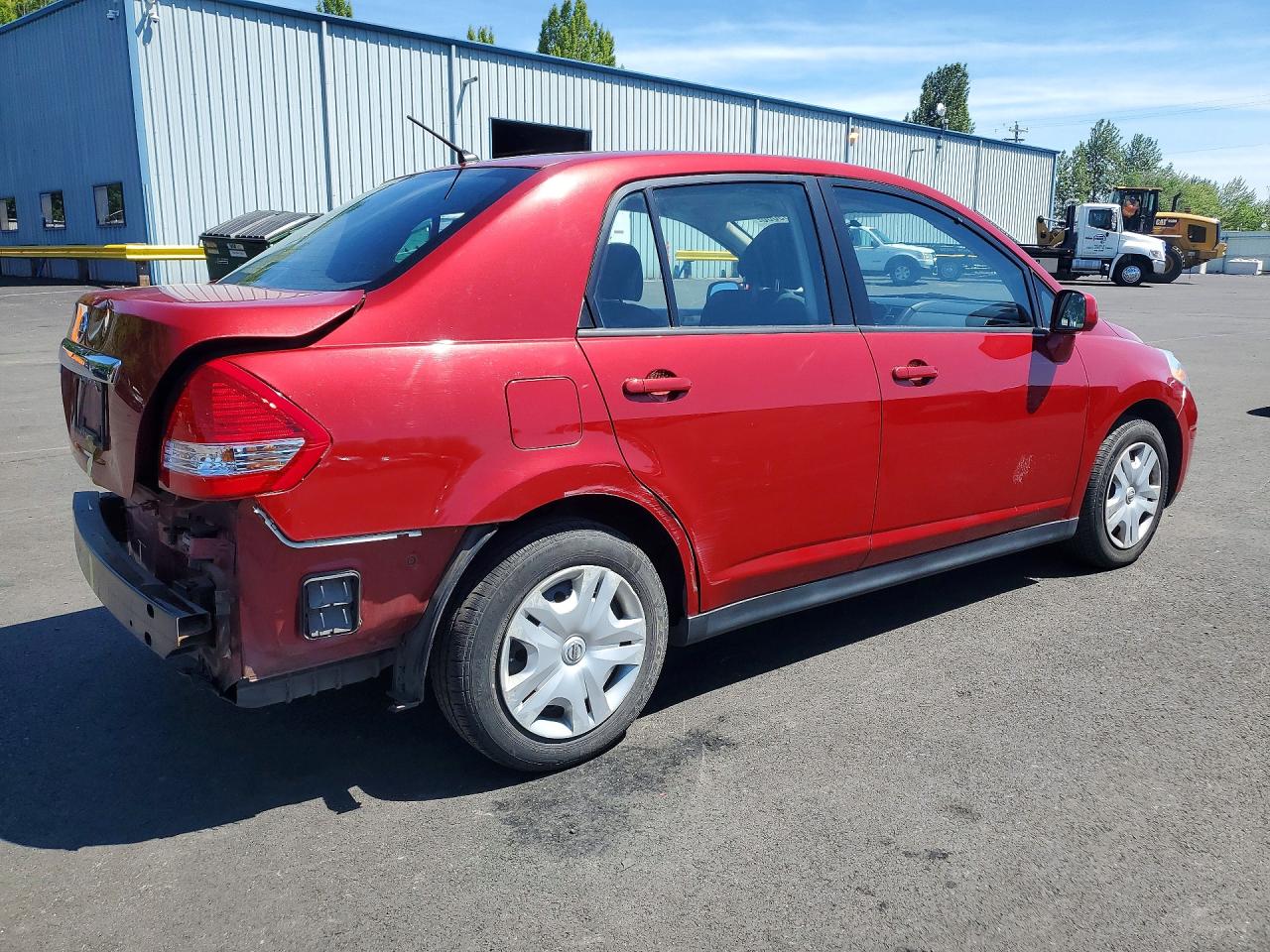 2011 Nissan Versa 1.8 S Red vin: 3N1BC1AP1BL455000