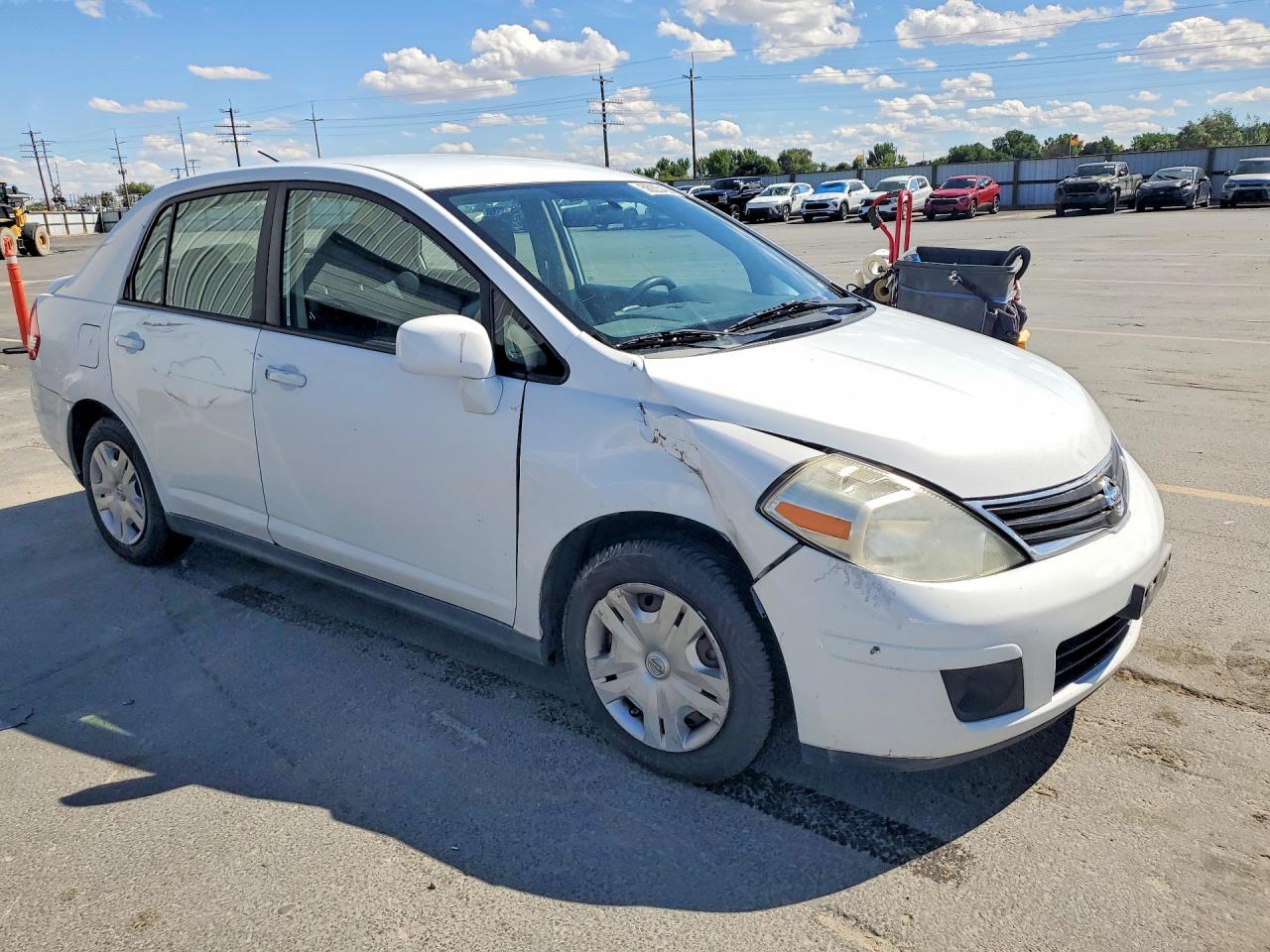 2011 Nissan Versa 1.8 S Белый vin: 3N1BC1AP1BL471147