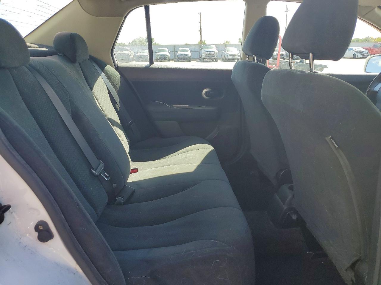 2011 Nissan Versa 1.8 S Белый vin: 3N1BC1AP1BL471147