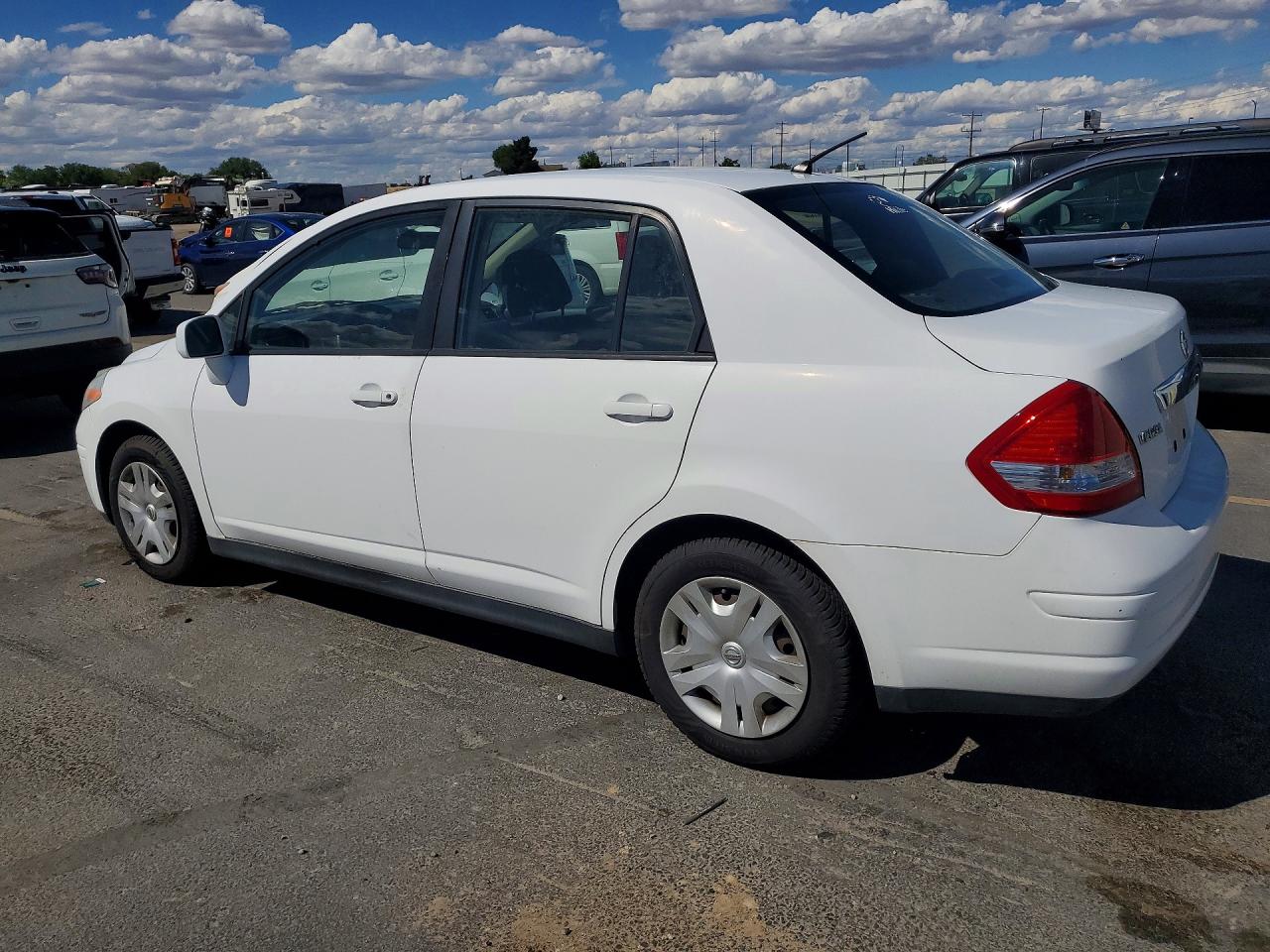 2011 Nissan Versa 1.8 S Белый vin: 3N1BC1AP1BL471147