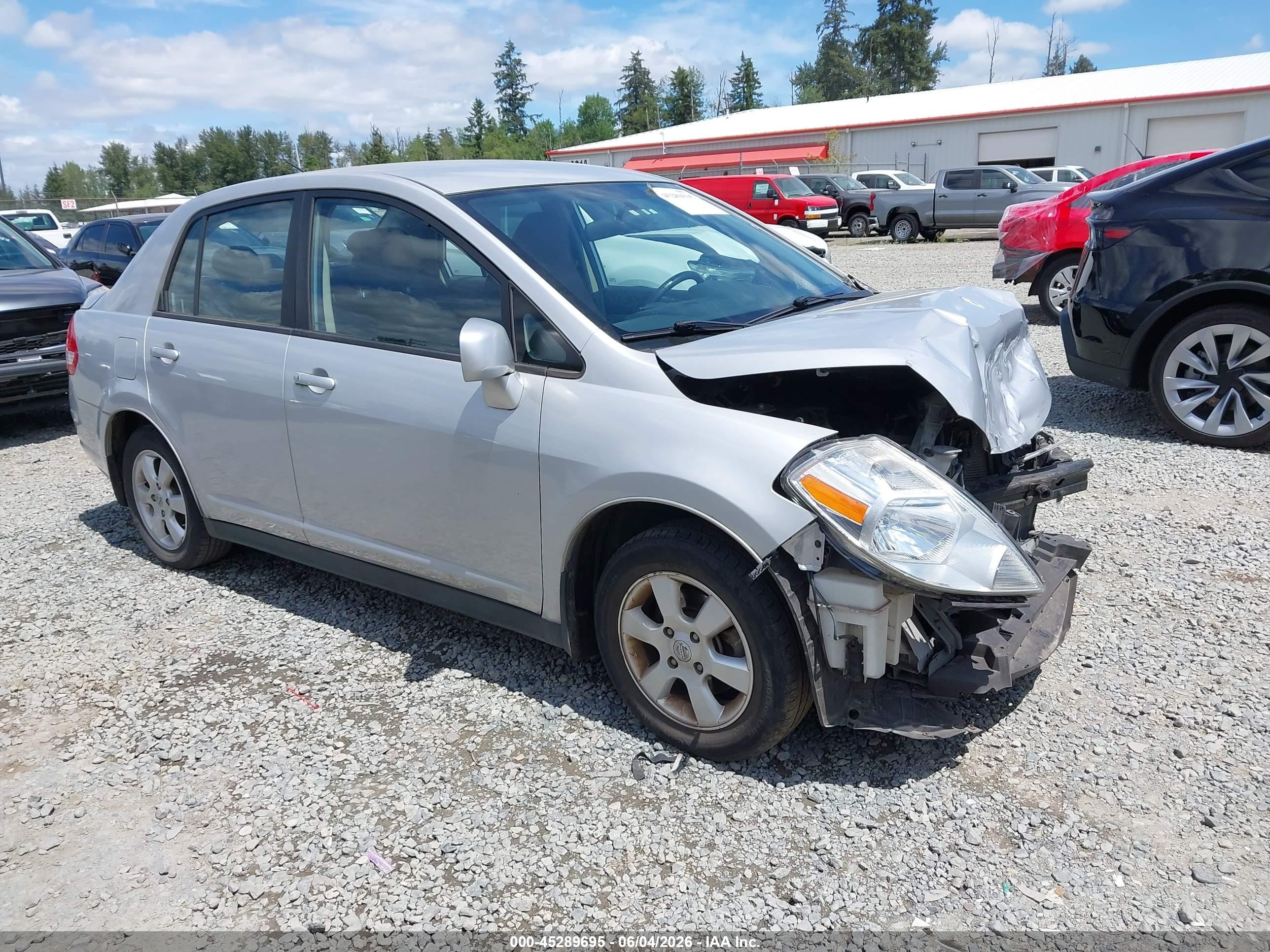 2010 Nissan Versa 1.8sl Серебряный vin: 3N1BC1AP2AL360833