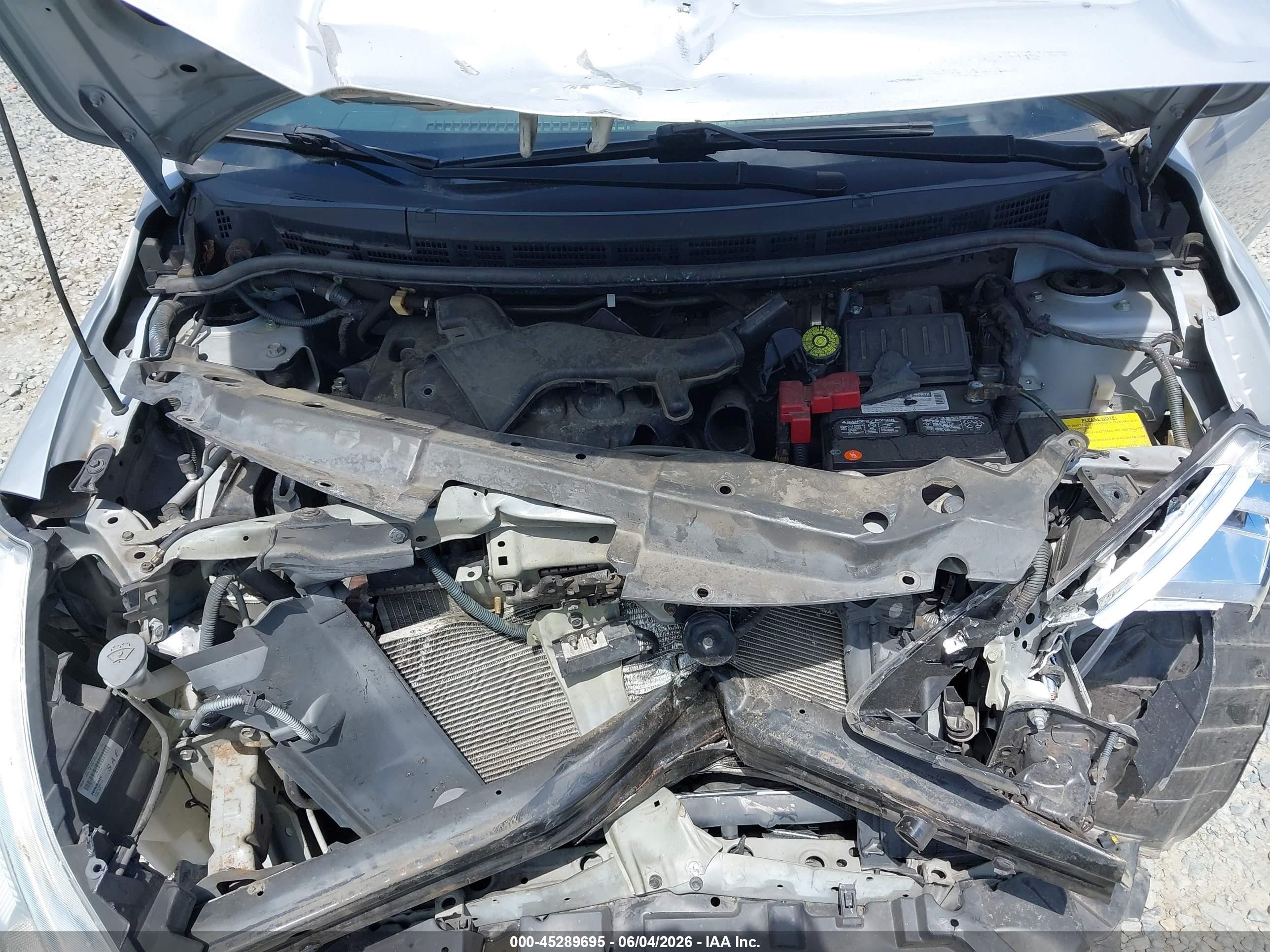 2010 Nissan Versa 1.8sl Silver vin: 3N1BC1AP2AL360833