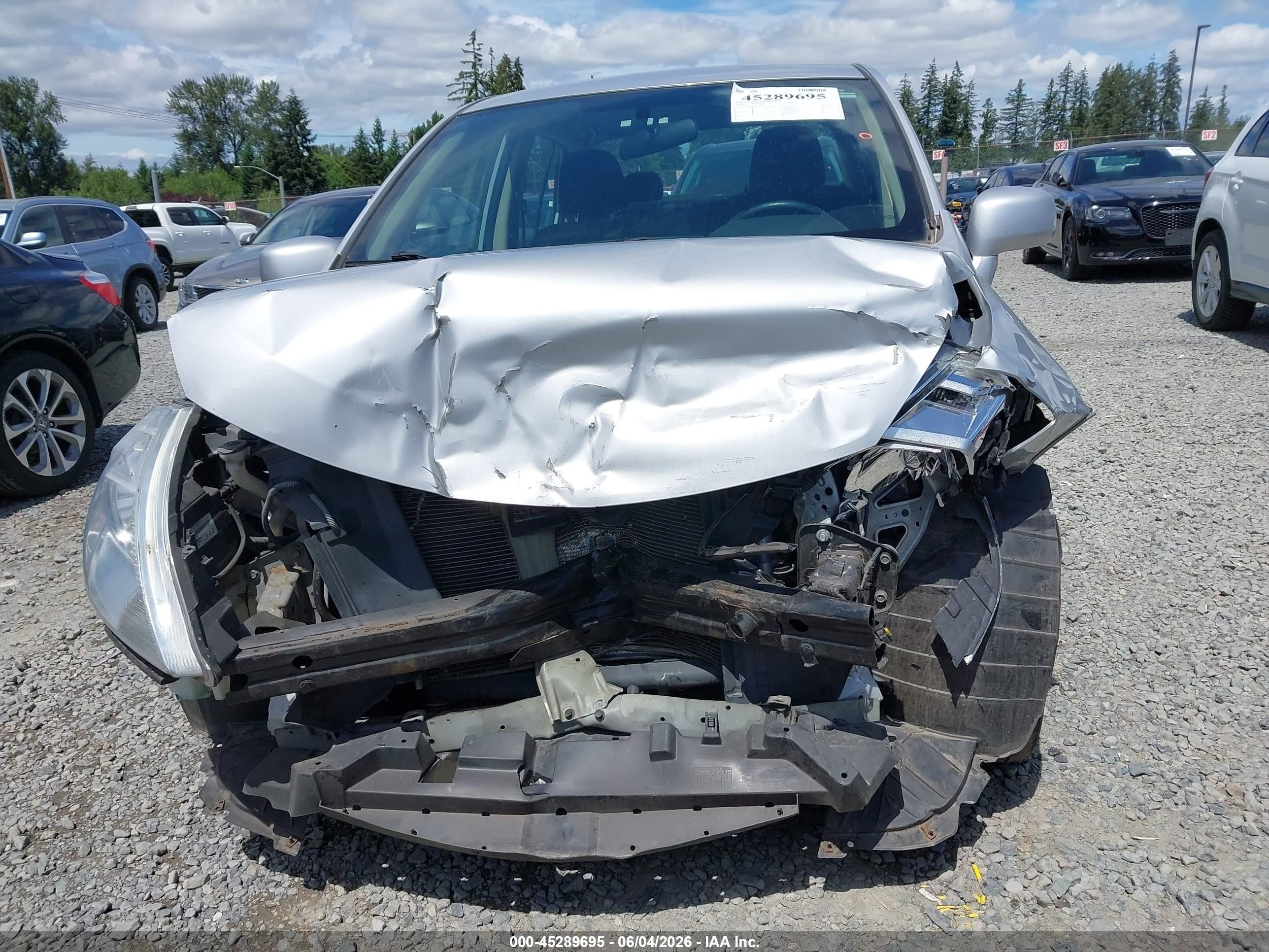 2010 Nissan Versa 1.8sl Silver vin: 3N1BC1AP2AL360833