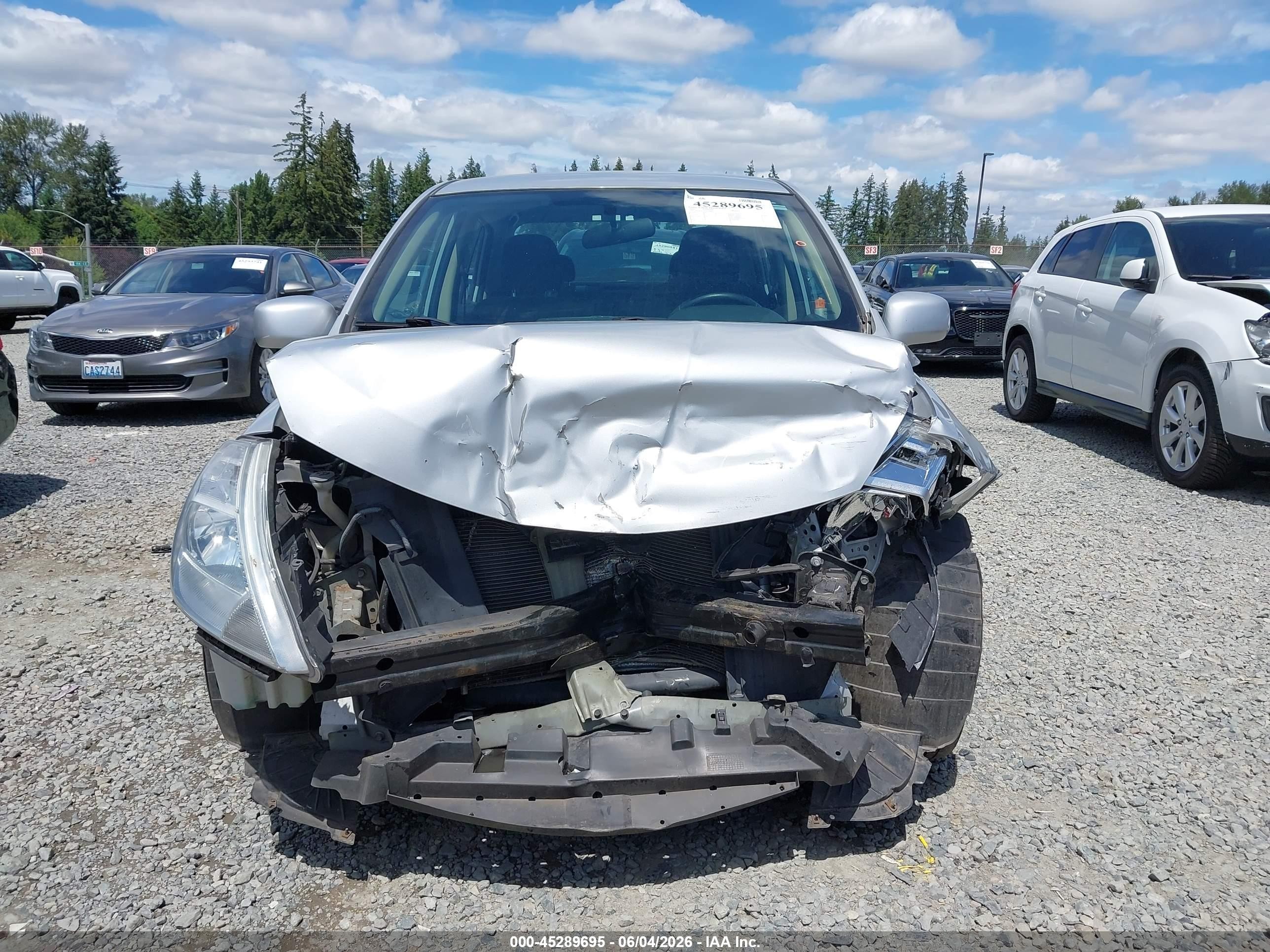2010 Nissan Versa 1.8sl Silver vin: 3N1BC1AP2AL360833