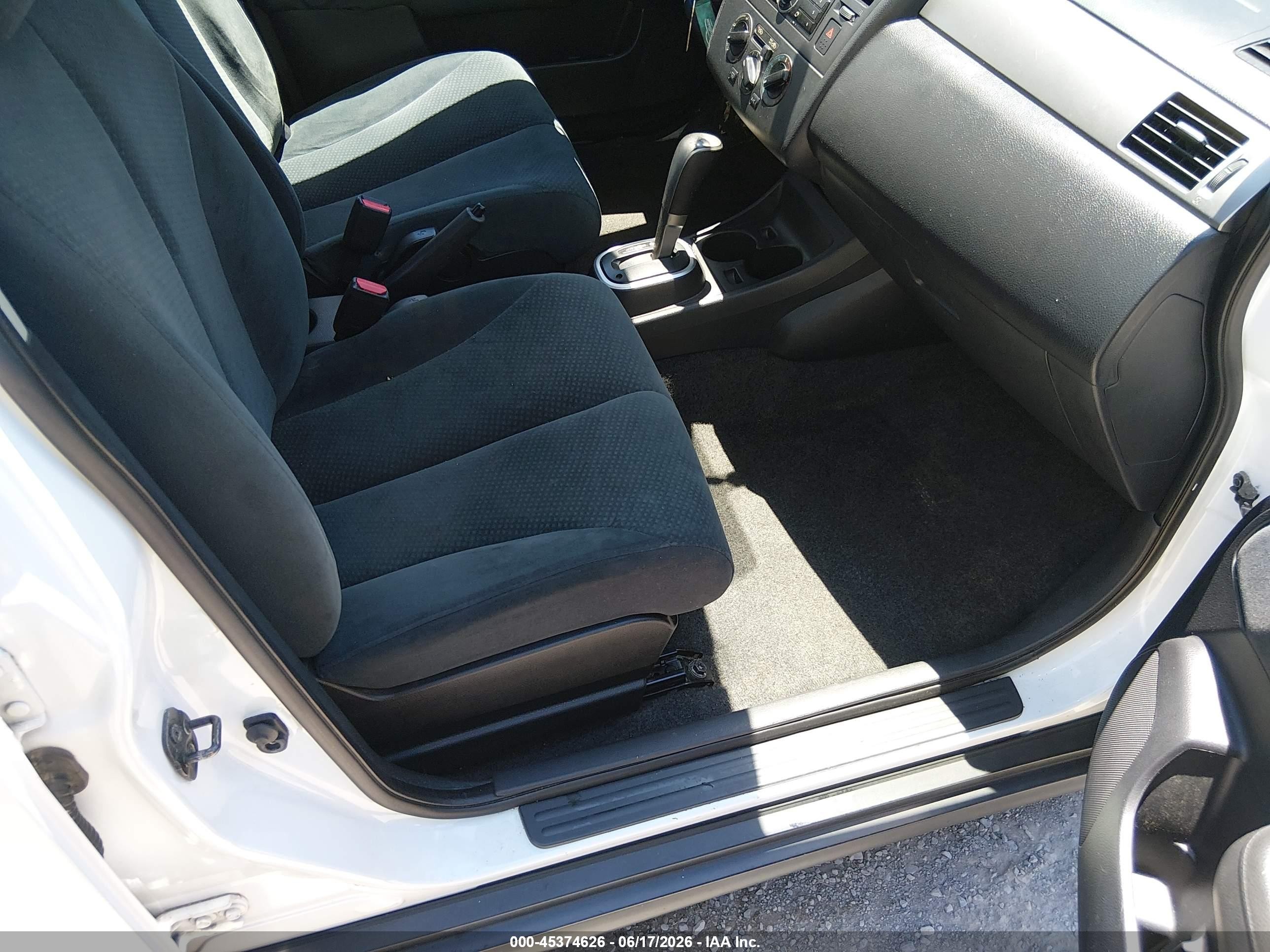 2010 Nissan Versa 1.8s White vin: 3N1BC1AP2AL394982