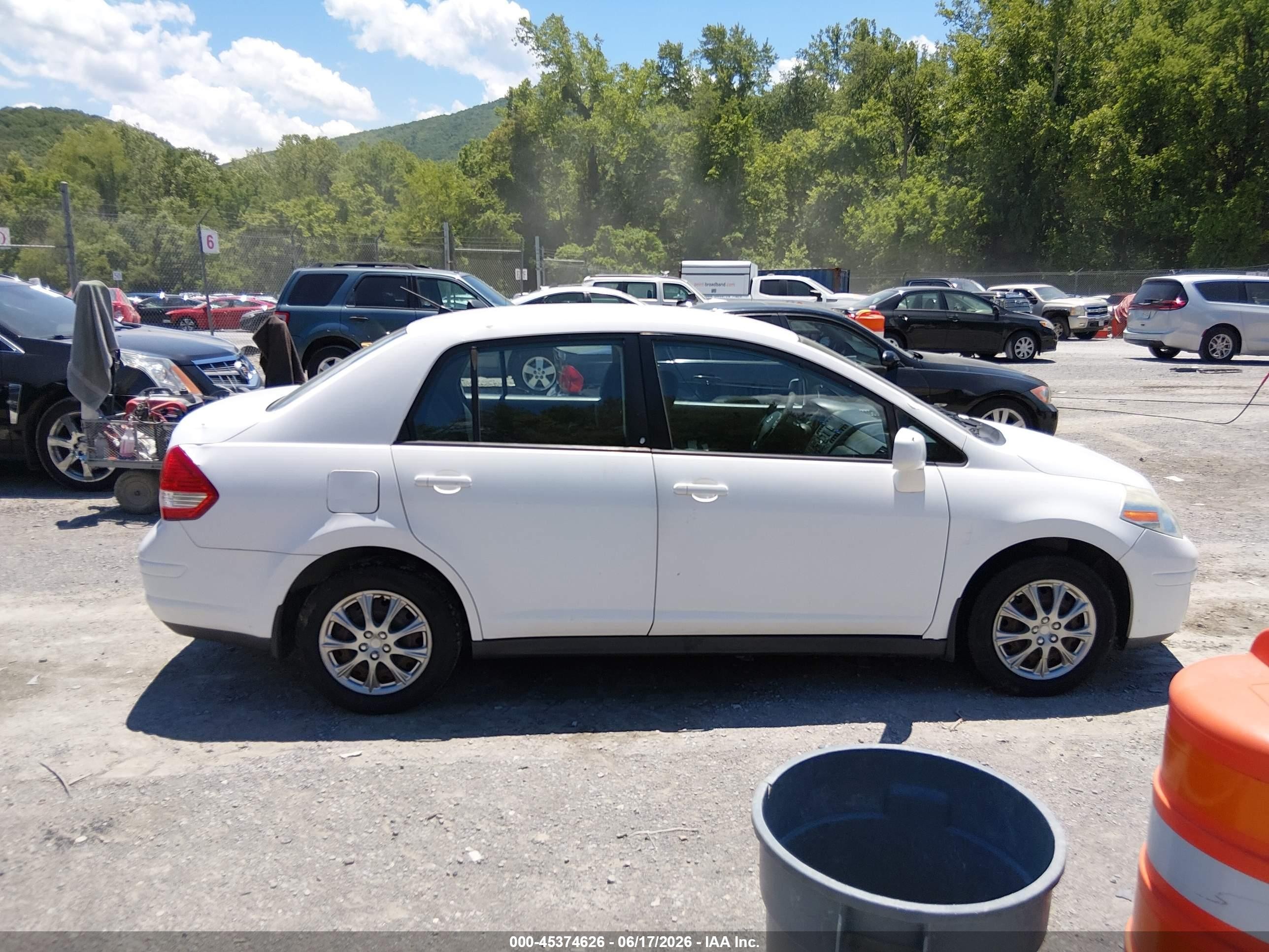 2010 Nissan Versa 1.8s White vin: 3N1BC1AP2AL394982