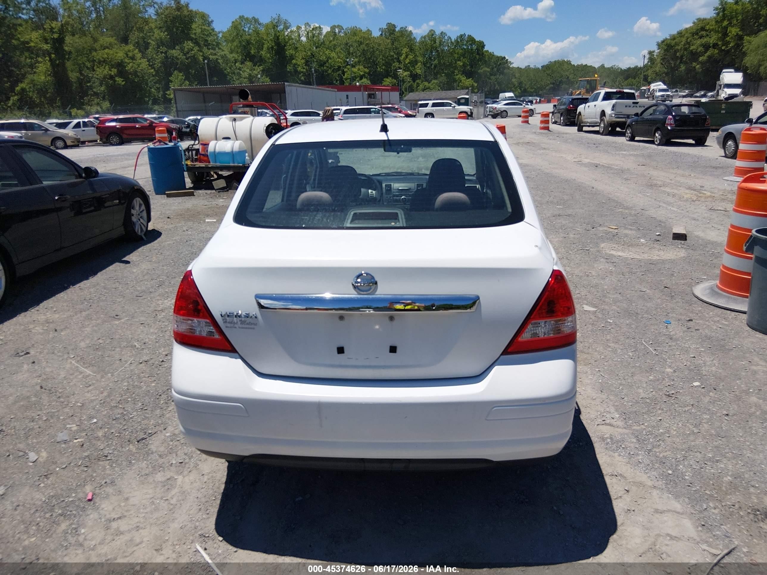 2010 Nissan Versa 1.8s White vin: 3N1BC1AP2AL394982