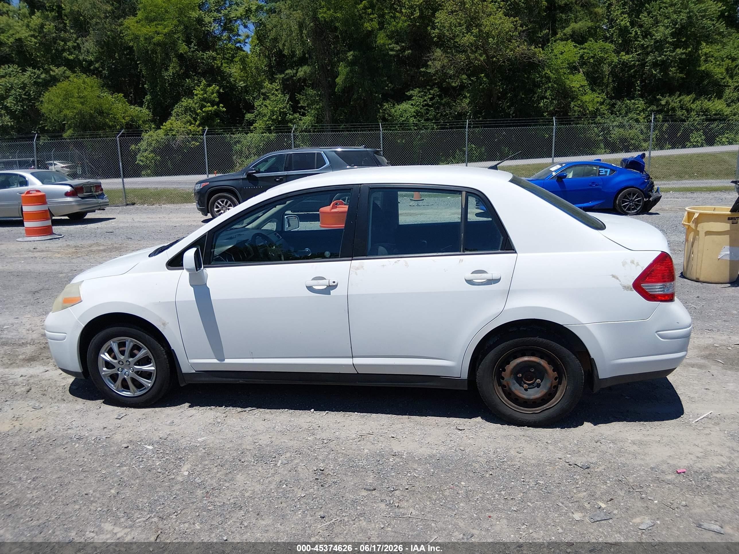 2010 Nissan Versa 1.8s White vin: 3N1BC1AP2AL394982