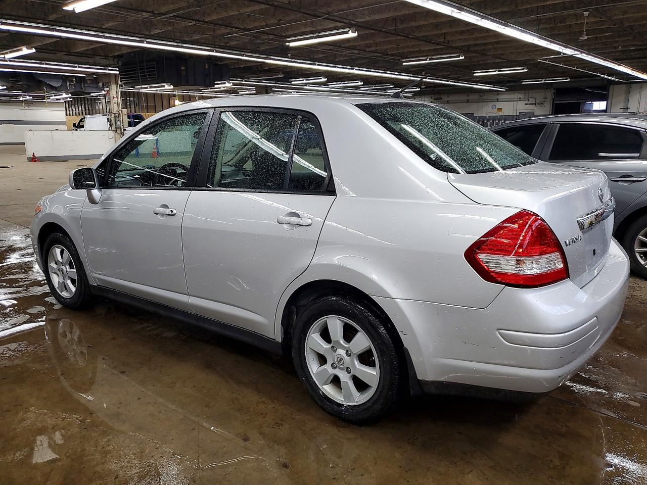 2010 Nissan Versa 1.8 S Серебряный vin: 3N1BC1AP2AL413434
