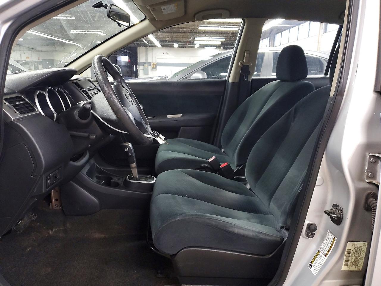 2010 Nissan Versa 1.8 S Серебряный vin: 3N1BC1AP2AL413434