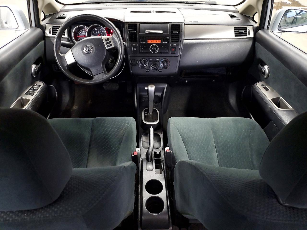 2010 Nissan Versa 1.8 S Серебряный vin: 3N1BC1AP2AL413434