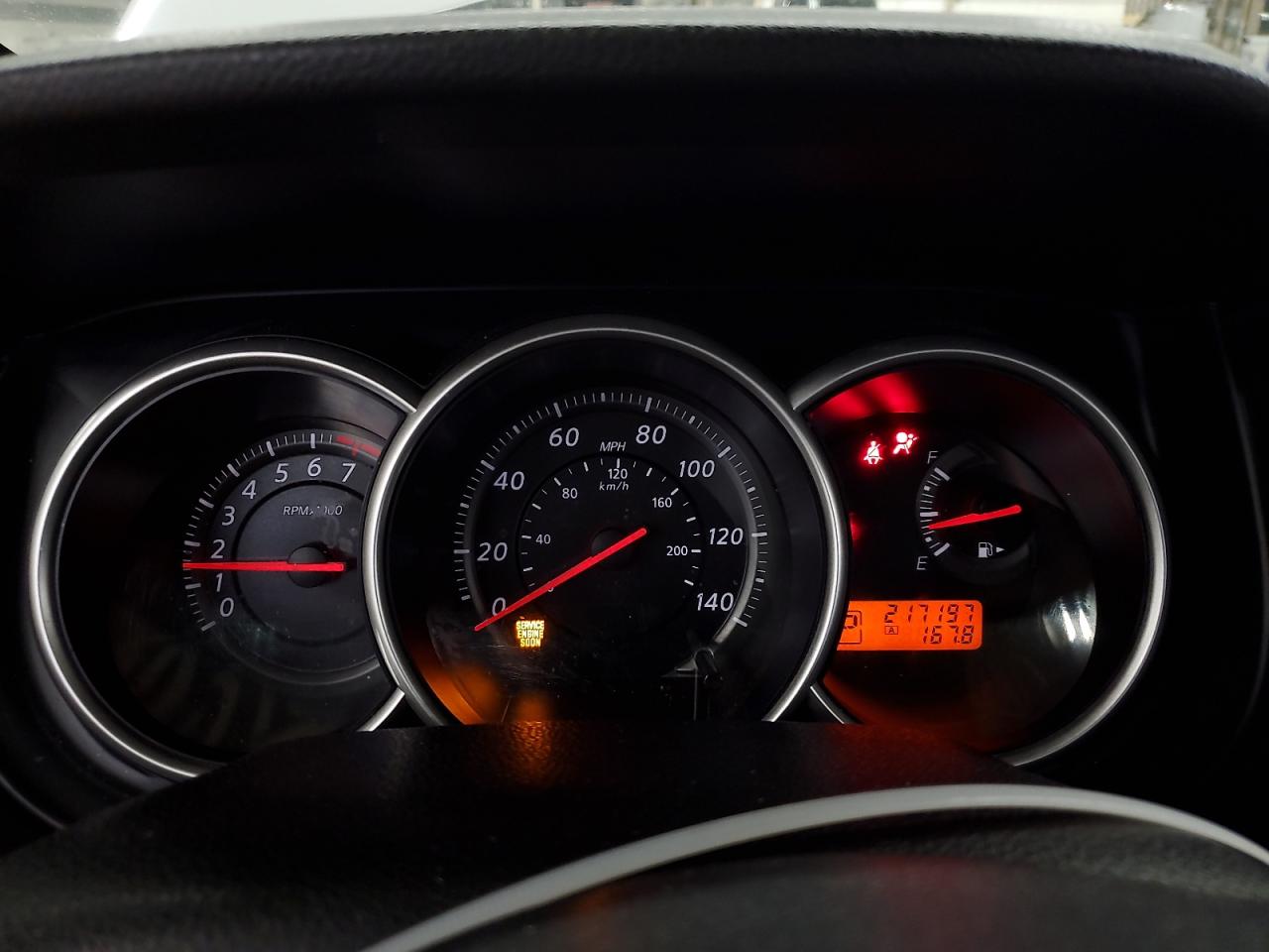 2010 Nissan Versa 1.8 S Серебряный vin: 3N1BC1AP2AL413434 Damage: Warning Light - Engine, On, Unacceptable