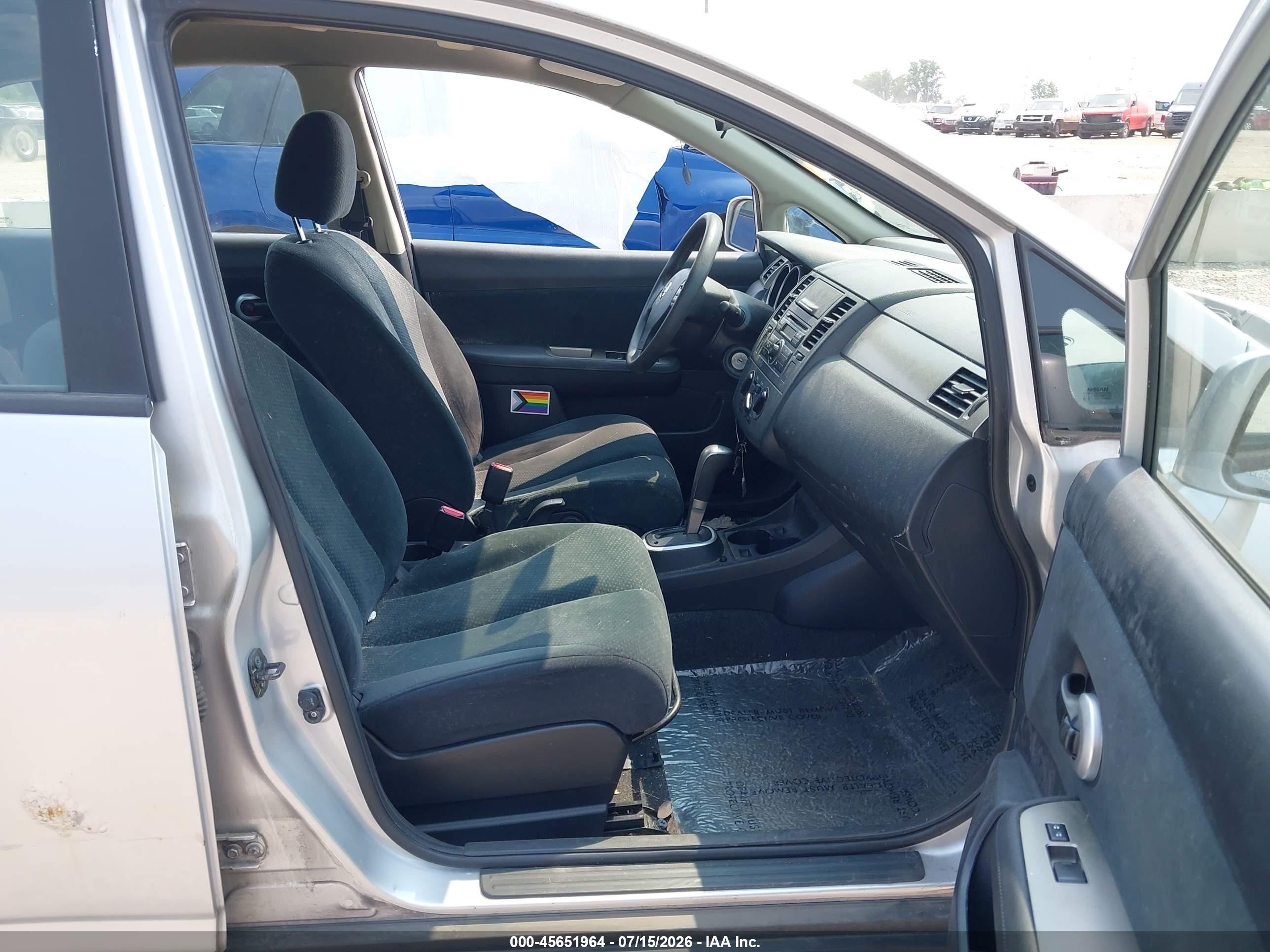 2010 Nissan Versa 1.8s Silver vin: 3N1BC1AP2AL445591