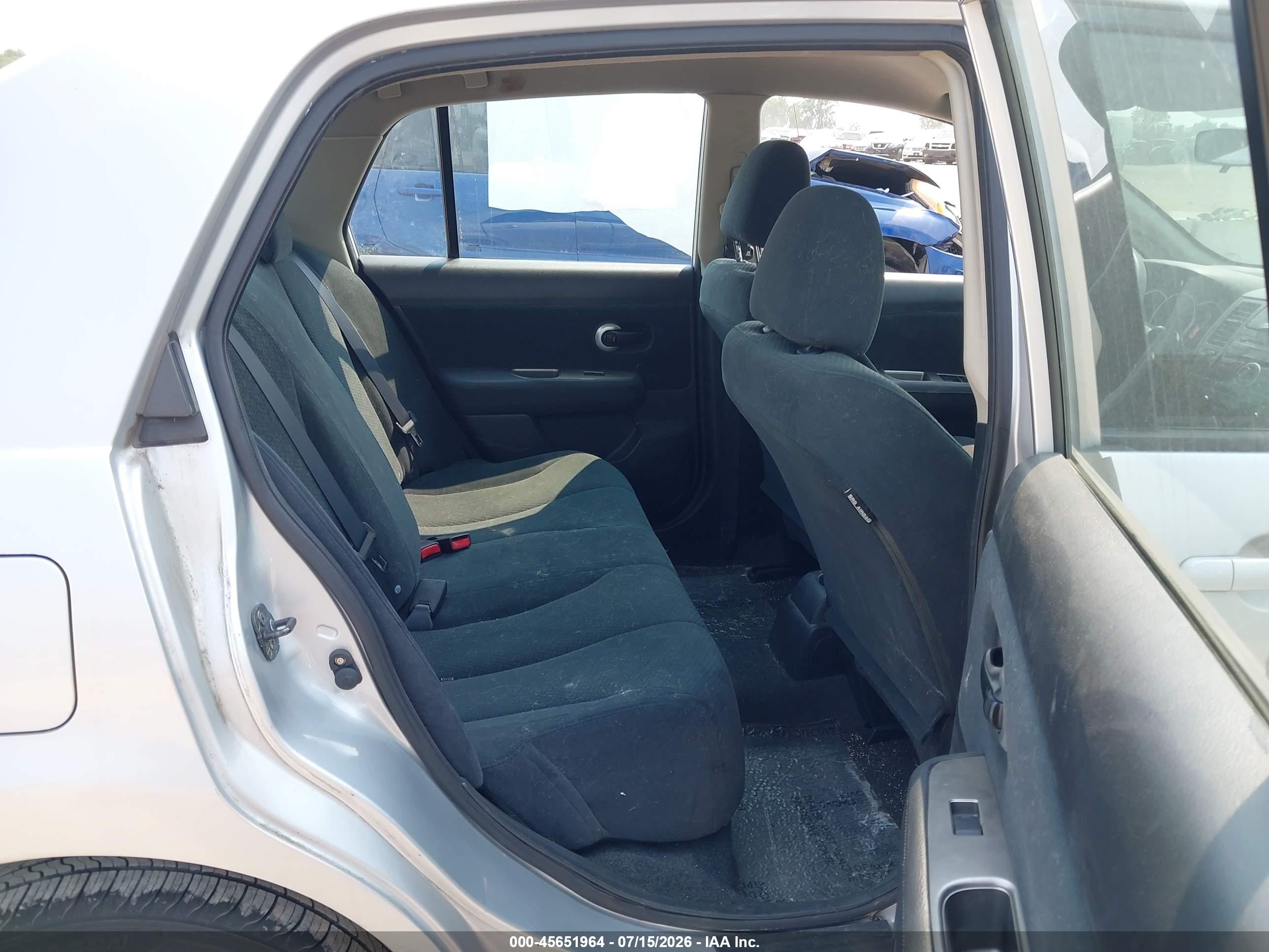 2010 Nissan Versa 1.8s Silver vin: 3N1BC1AP2AL445591