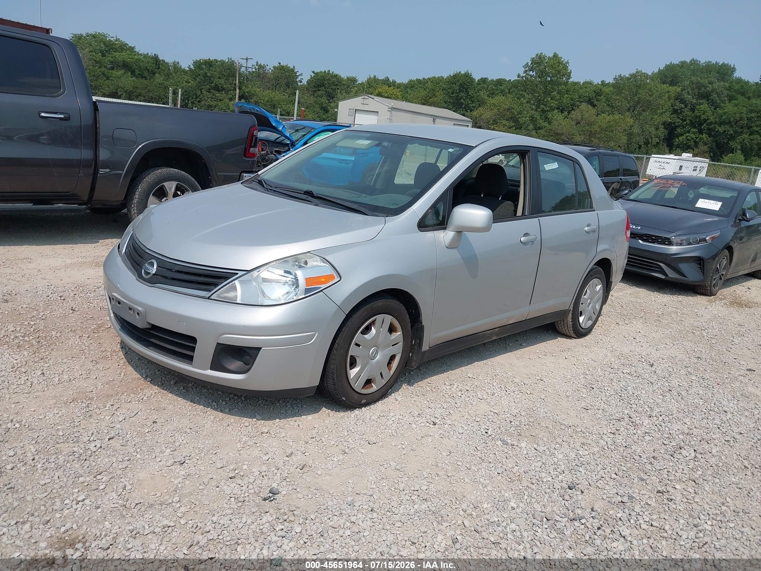 2010 Nissan Versa 1.8s Silver vin: 3N1BC1AP2AL445591