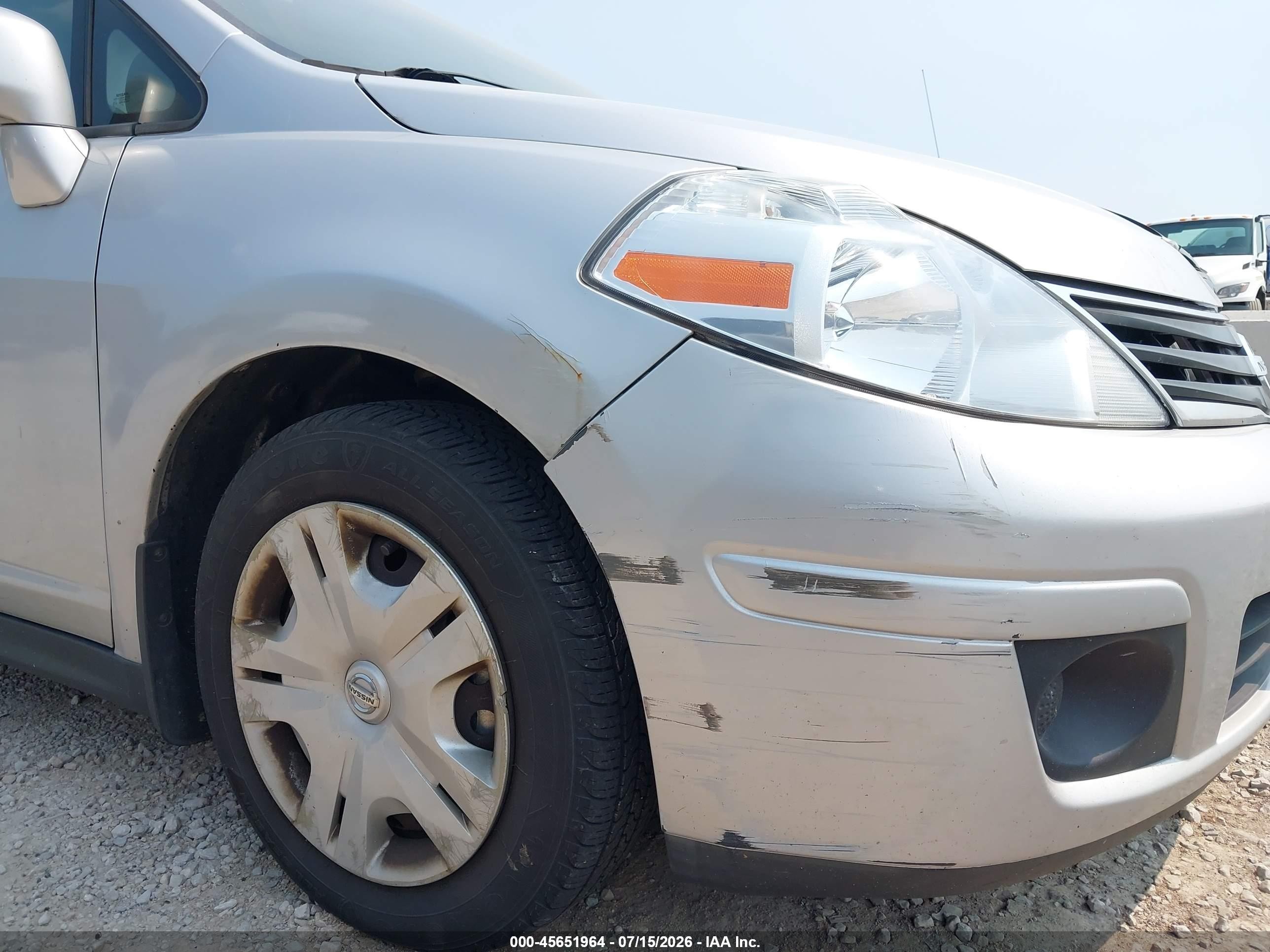 2010 Nissan Versa 1.8s Silver vin: 3N1BC1AP2AL445591