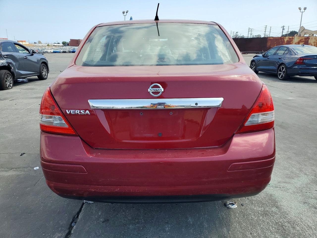 2010 Nissan Versa Manual Maroon vin: 3N1BC1AP2AL465971