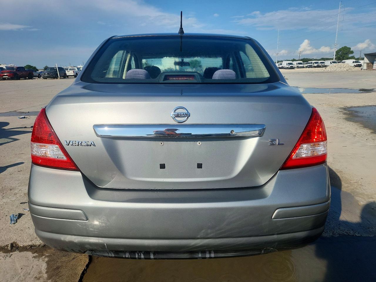 2011 Nissan Versa S Серый vin: 3N1BC1AP2BL421776