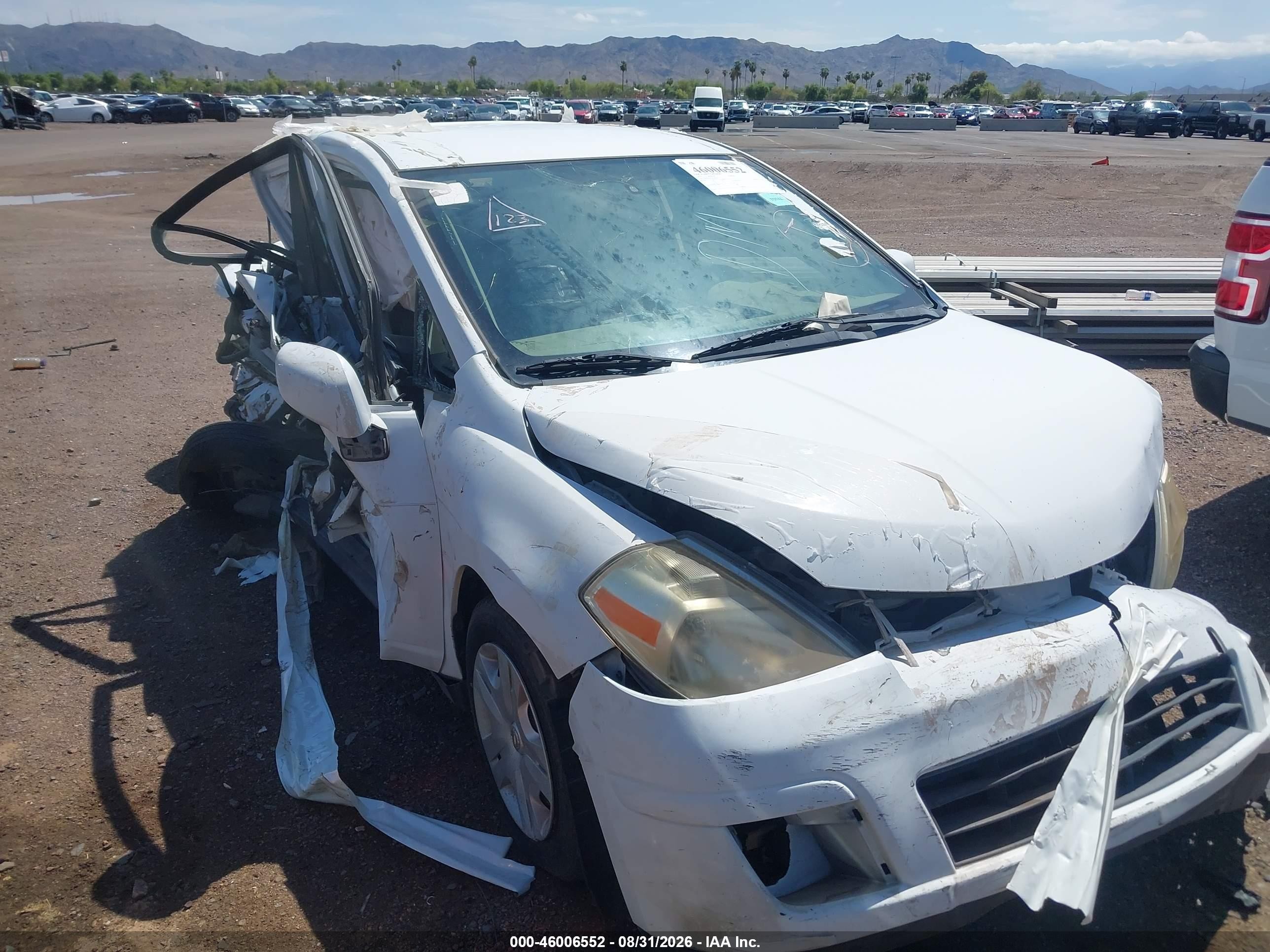 2011 Nissan Versa 1.8s Белый vin: 3N1BC1AP2BL444152