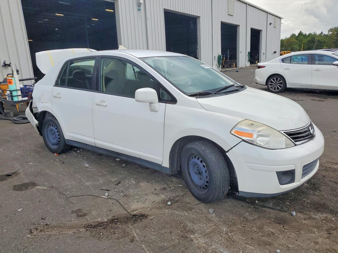 2011 Nissan Versa 1.8 S Белый vin: 3N1BC1AP2BL463705