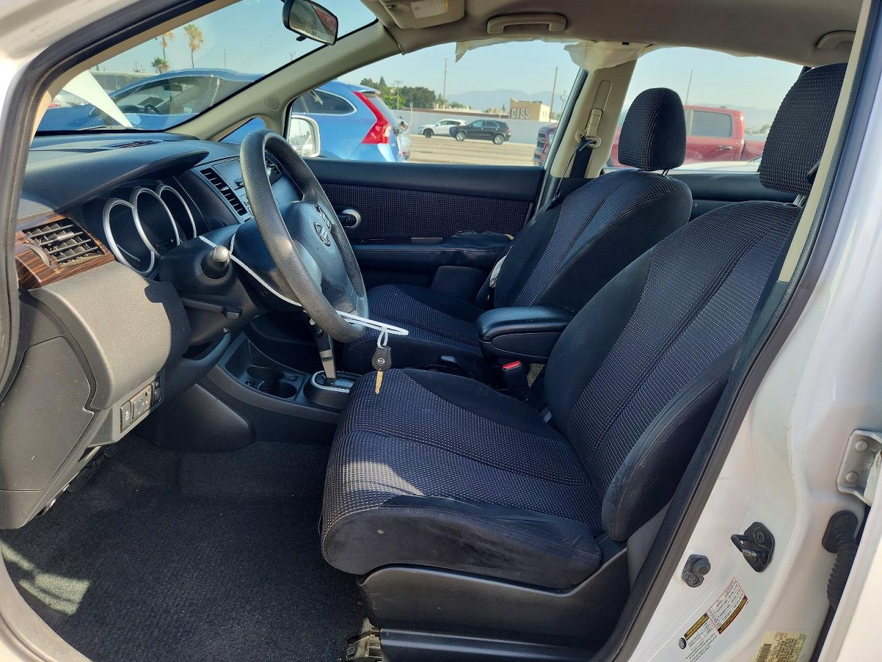 2010 Nissan Versa 1.8 S Белый vin: 3N1BC1AP3AL376345