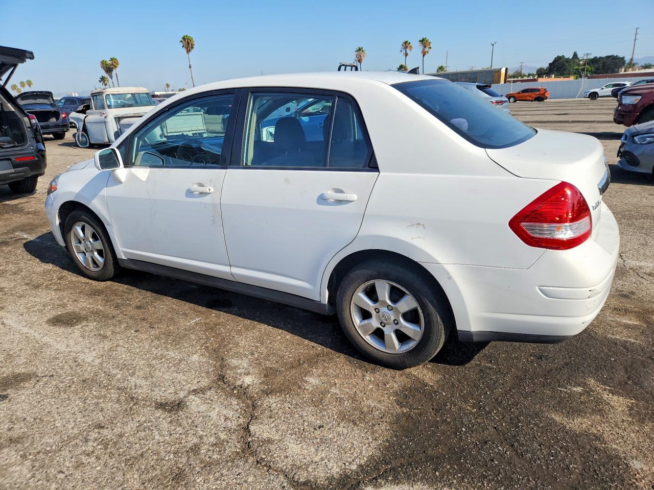 2010 Nissan Versa 1.8 S Белый vin: 3N1BC1AP3AL376345