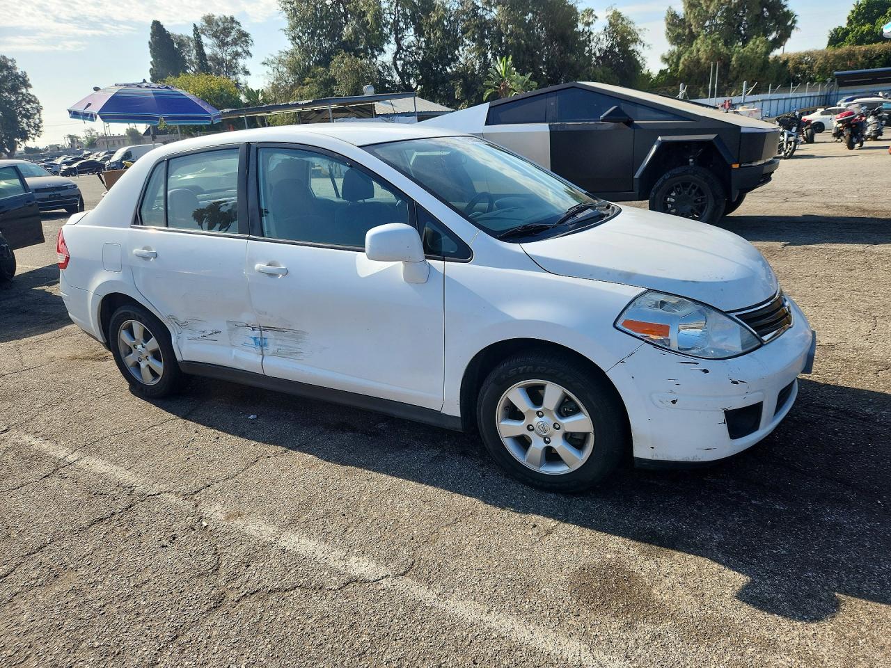 2010 Nissan Versa 1.8 S Белый vin: 3N1BC1AP3AL376345