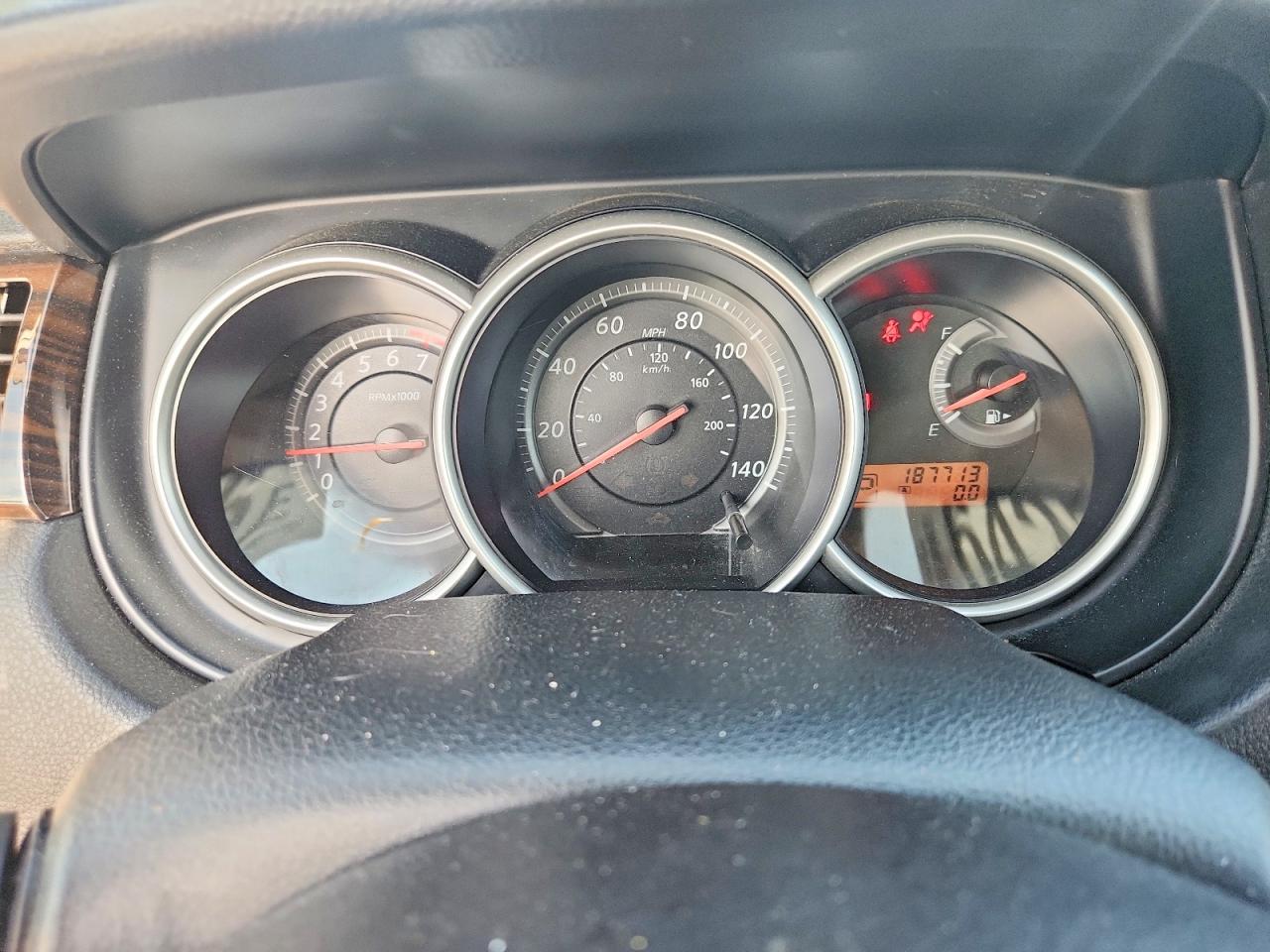 2010 Nissan Versa 1.8 S Белый vin: 3N1BC1AP3AL376345