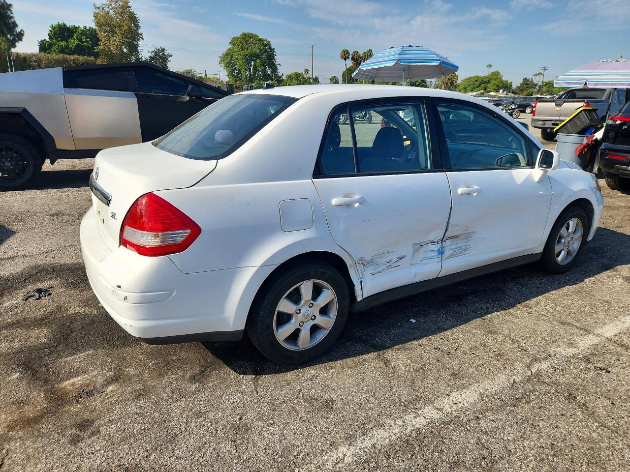 2010 Nissan Versa 1.8 S Белый vin: 3N1BC1AP3AL376345