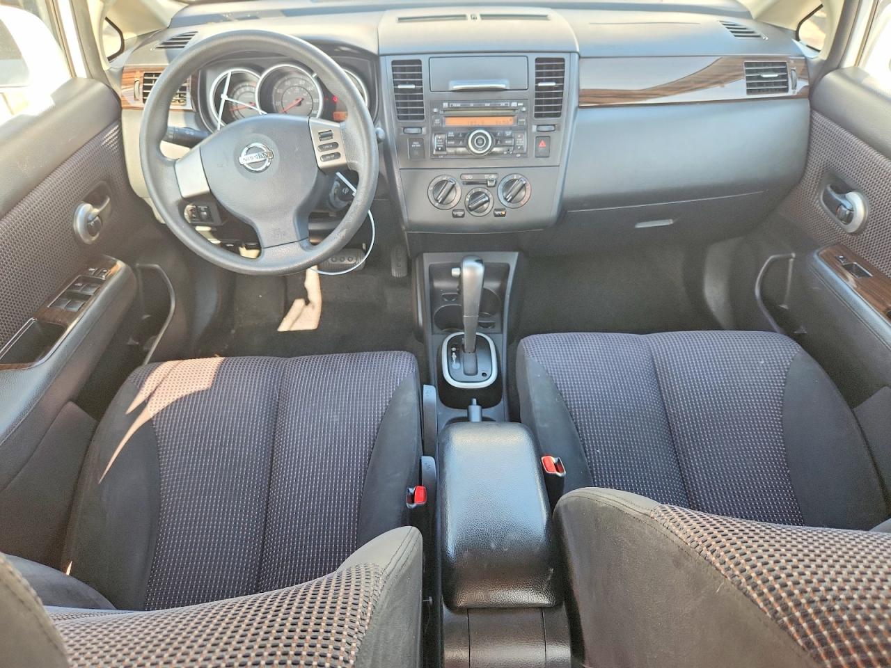 2010 Nissan Versa 1.8 S Белый vin: 3N1BC1AP3AL376345