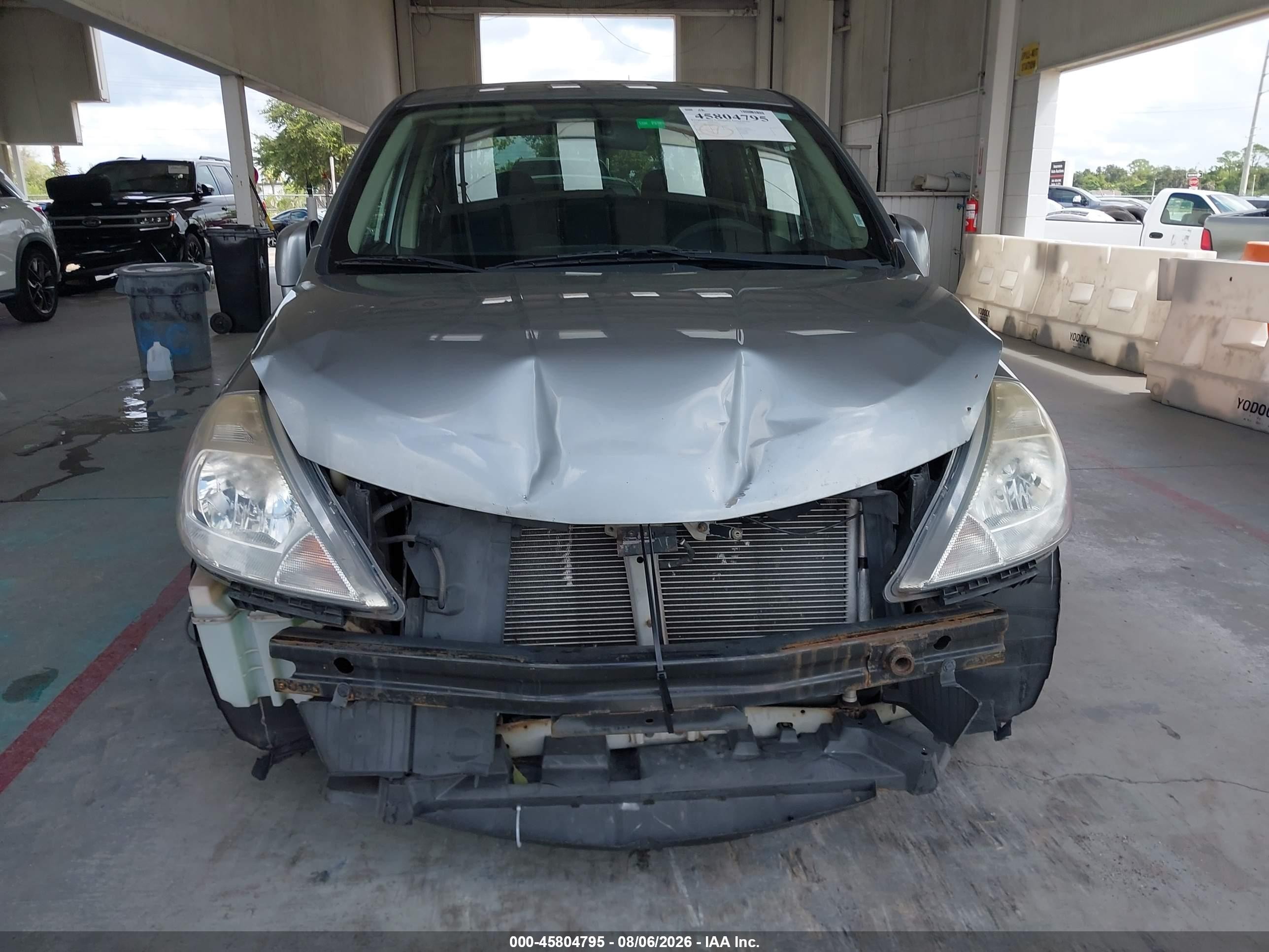 2010 Nissan Versa 1.8s Silver vin: 3N1BC1AP3AL377530